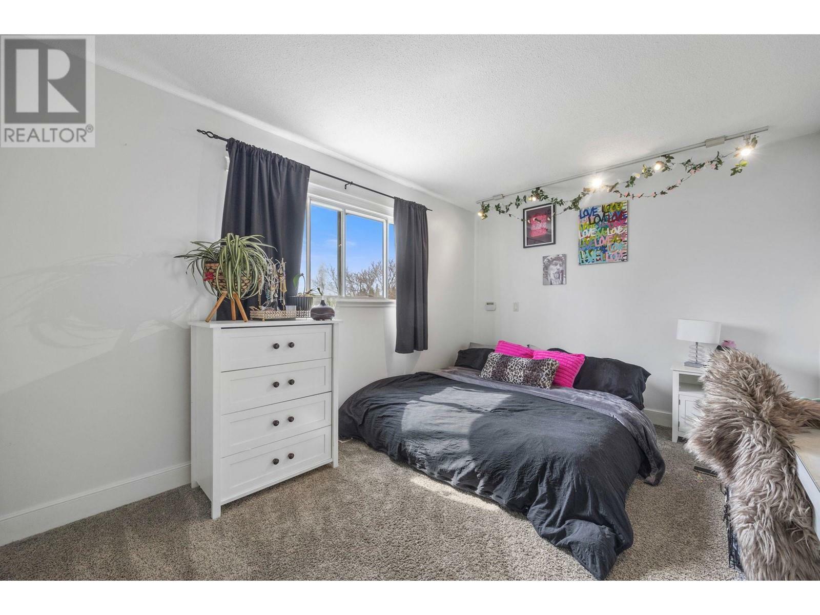 WEST KELOWNA, British Columbia, V1Z 1Z4, CA, 5 Bedrooms Bedrooms, ,1 BathroomBathrooms,Residential,For Sale,1836903