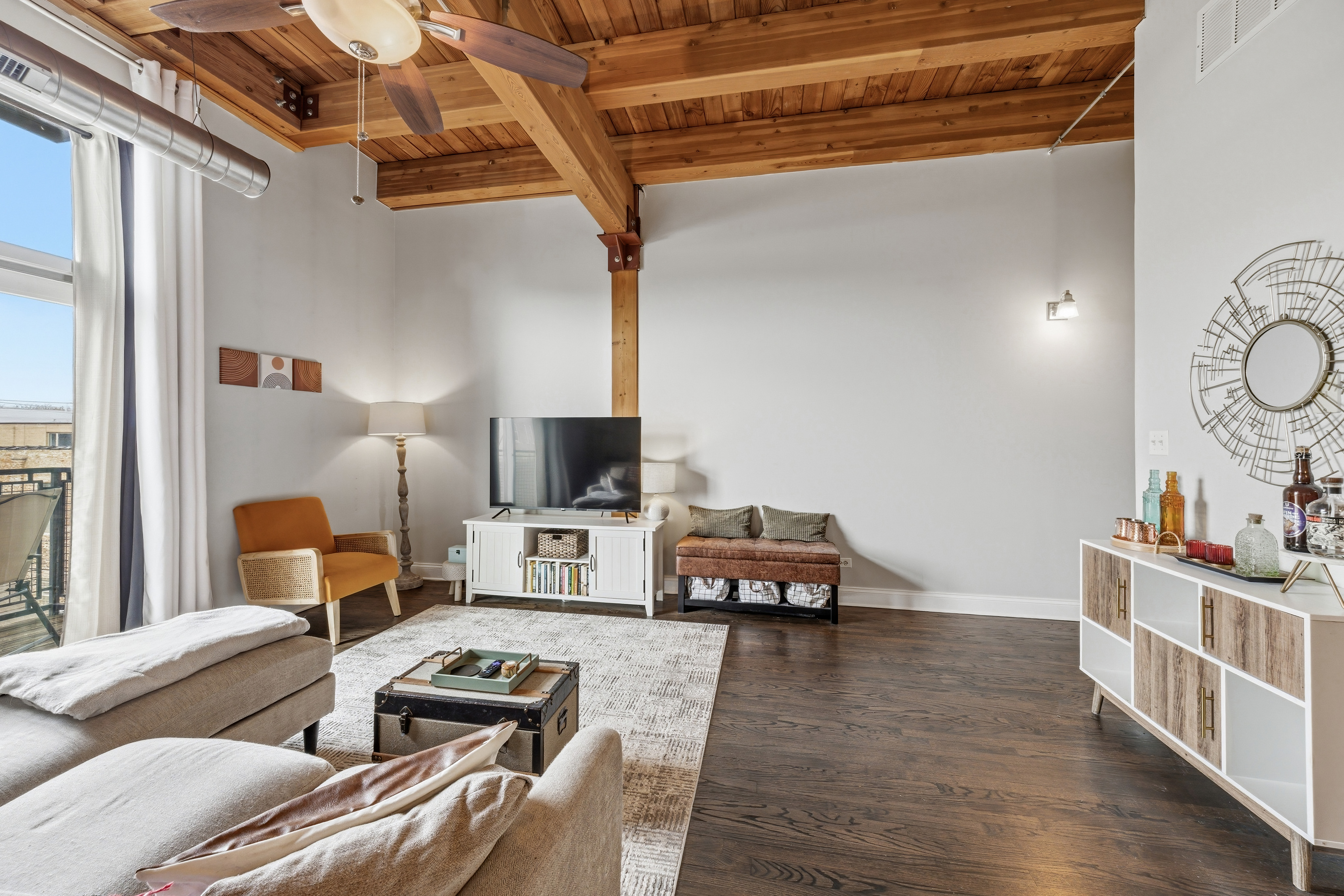  True Timber Loft in a Magical West Town - 物件實景