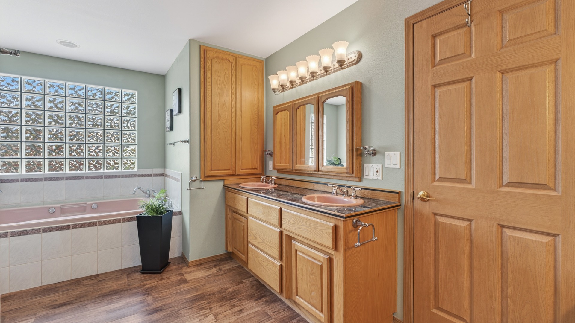 Bonners Ferry, Idaho, 83805, United States, 4 Bedrooms Bedrooms, ,4 BathroomsBathrooms,Residential,For Sale,1980199