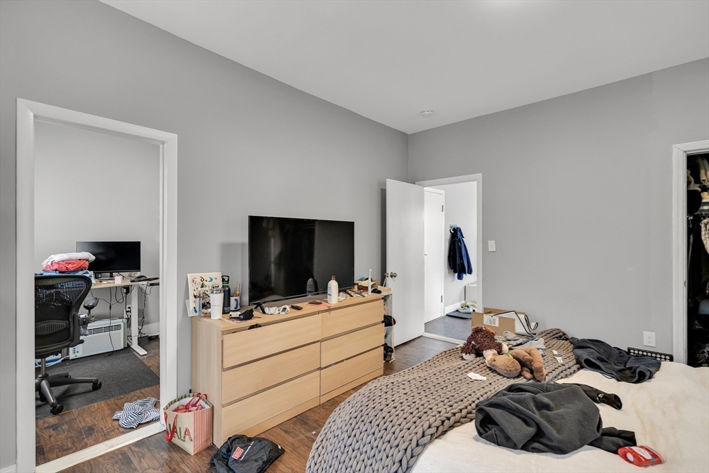 Cambridge, Massachusetts, 02141, United States, 7 Bedrooms Bedrooms, ,4 BathroomsBathrooms,Residential,For Sale,1901897
