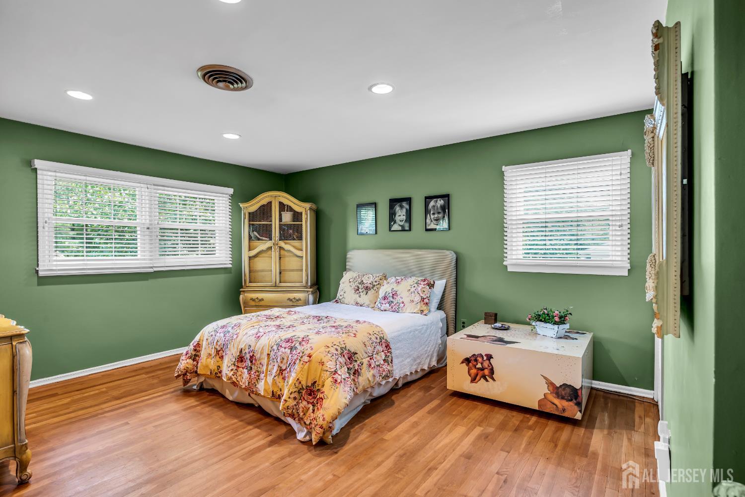 East Brunswick, New Jersey, 08816, United States, 5 Bedrooms Bedrooms, ,5 BathroomsBathrooms,Residential,For Sale,1850220