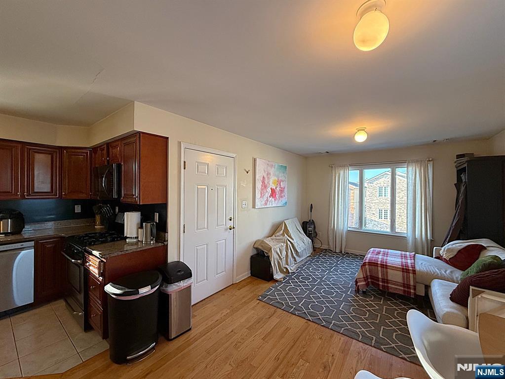 Harrison, New Jersey, 07029, United States, 5 Bedrooms Bedrooms, ,5 BathroomsBathrooms,Residential,For Sale,1985698