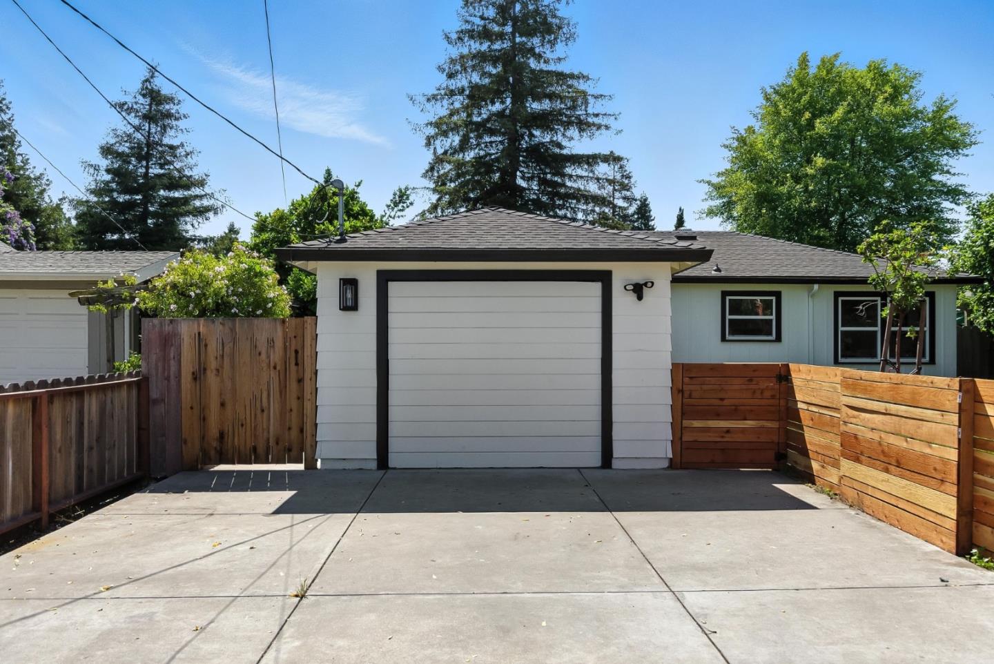 Redwood City, California, 94063, United States, 2 Bedrooms Bedrooms, ,1 BathroomBathrooms,Residential,For Sale,1885449