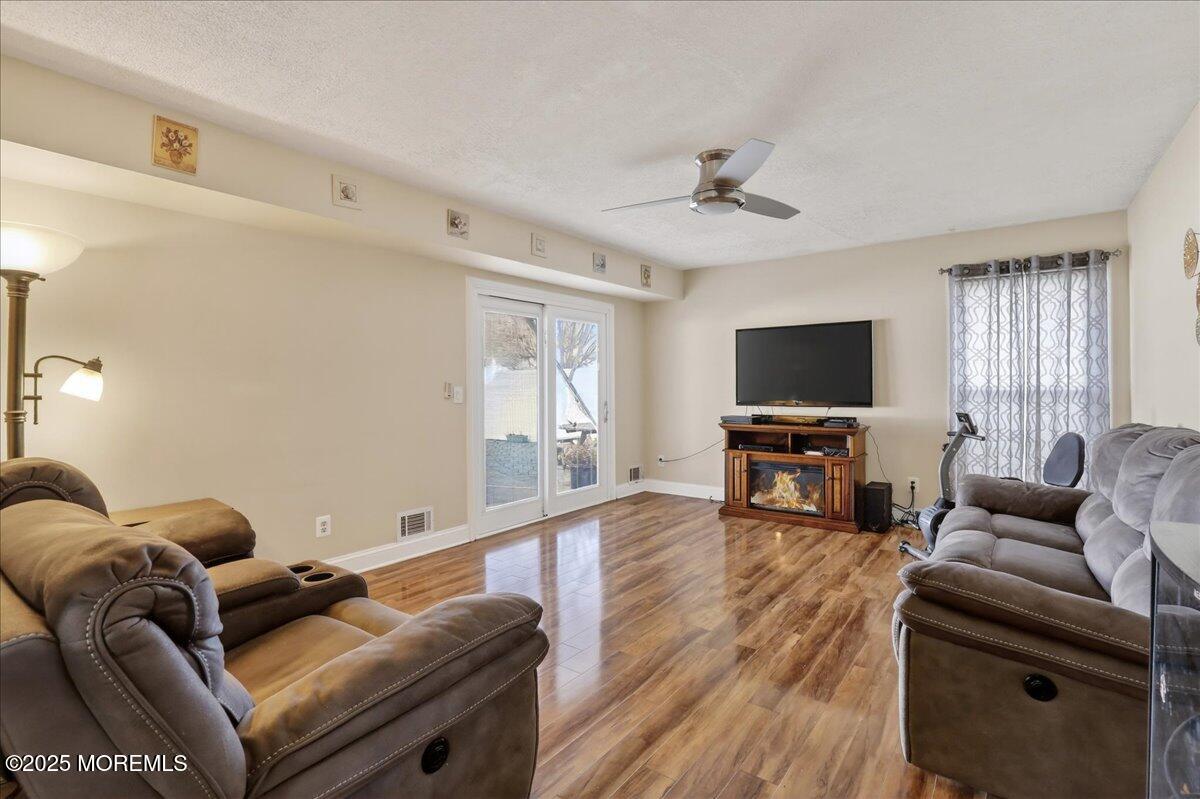 Howell, New Jersey, 07731, United States, 4 Bedrooms Bedrooms, ,3 BathroomsBathrooms,Residential,For Sale,2005606