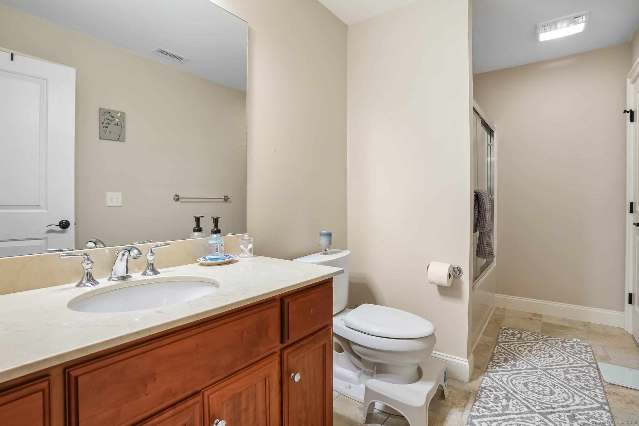 Brookfield, Connecticut, 06804, United States, 2 Bedrooms Bedrooms, ,4 BathroomsBathrooms,Residential,For Sale,1890460