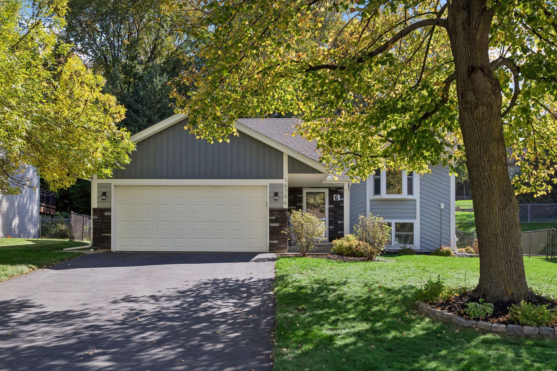  A Light-Filled Home Near Rolling Oaks Park - 物件實景