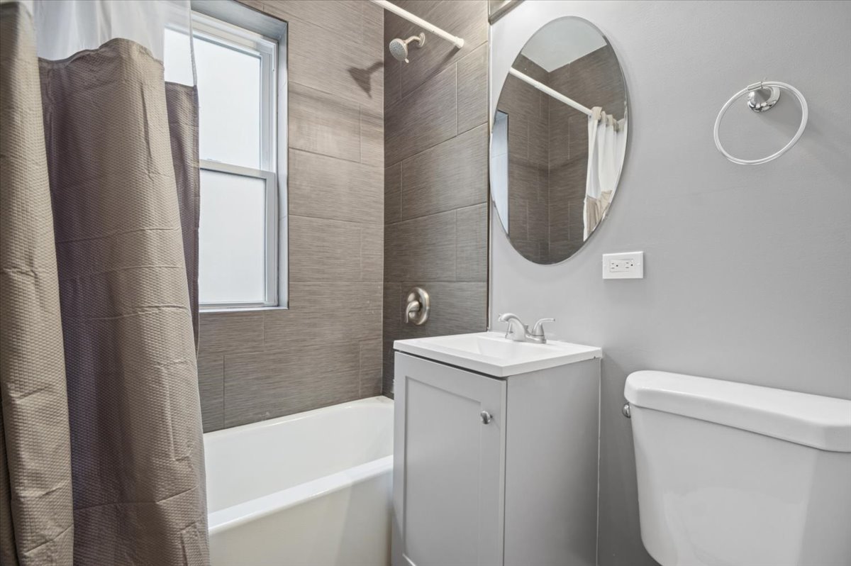 Chicago, Illinois, 60639, United States, 6 Bedrooms Bedrooms, ,Residential,For Sale,1974206