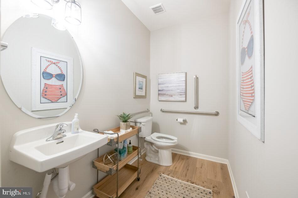 Harrisburg, Pennsylvania, 17112, United States, 4 Bedrooms Bedrooms, ,4 BathroomsBathrooms,Residential,For Sale,1890357