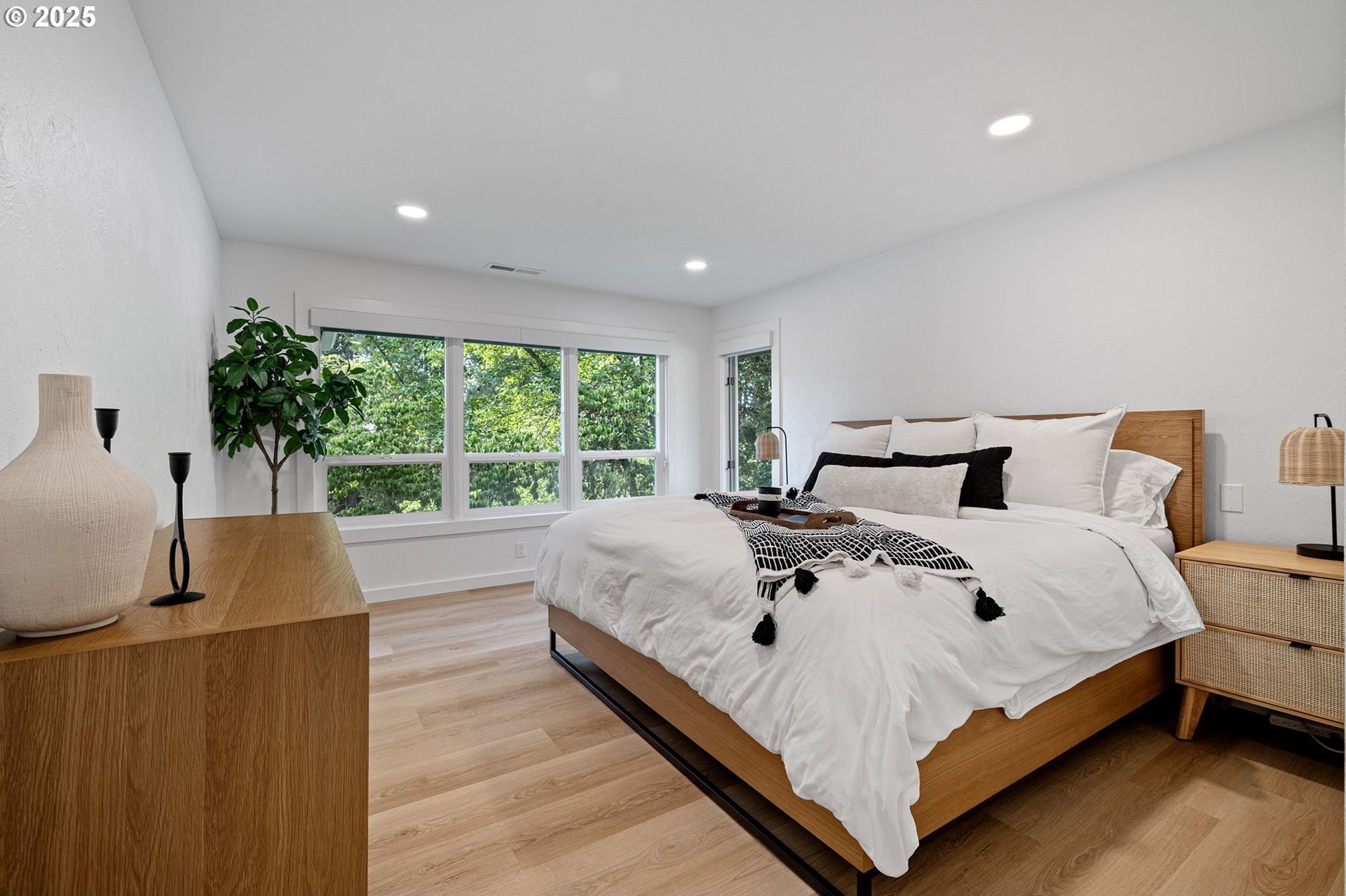 Eugene, Oregon, 97405, United States, 4 Bedrooms Bedrooms, ,3 BathroomsBathrooms,Residential,For Sale,1942174