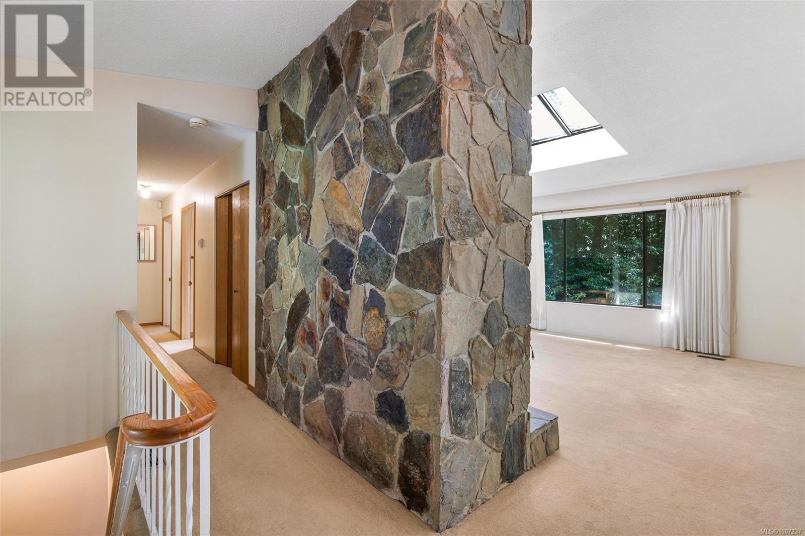 SAANICH, British Columbia, V8Y 1A9, CA, 4 Bedrooms Bedrooms, ,3 BathroomsBathrooms,Residential,For Sale,1901029
