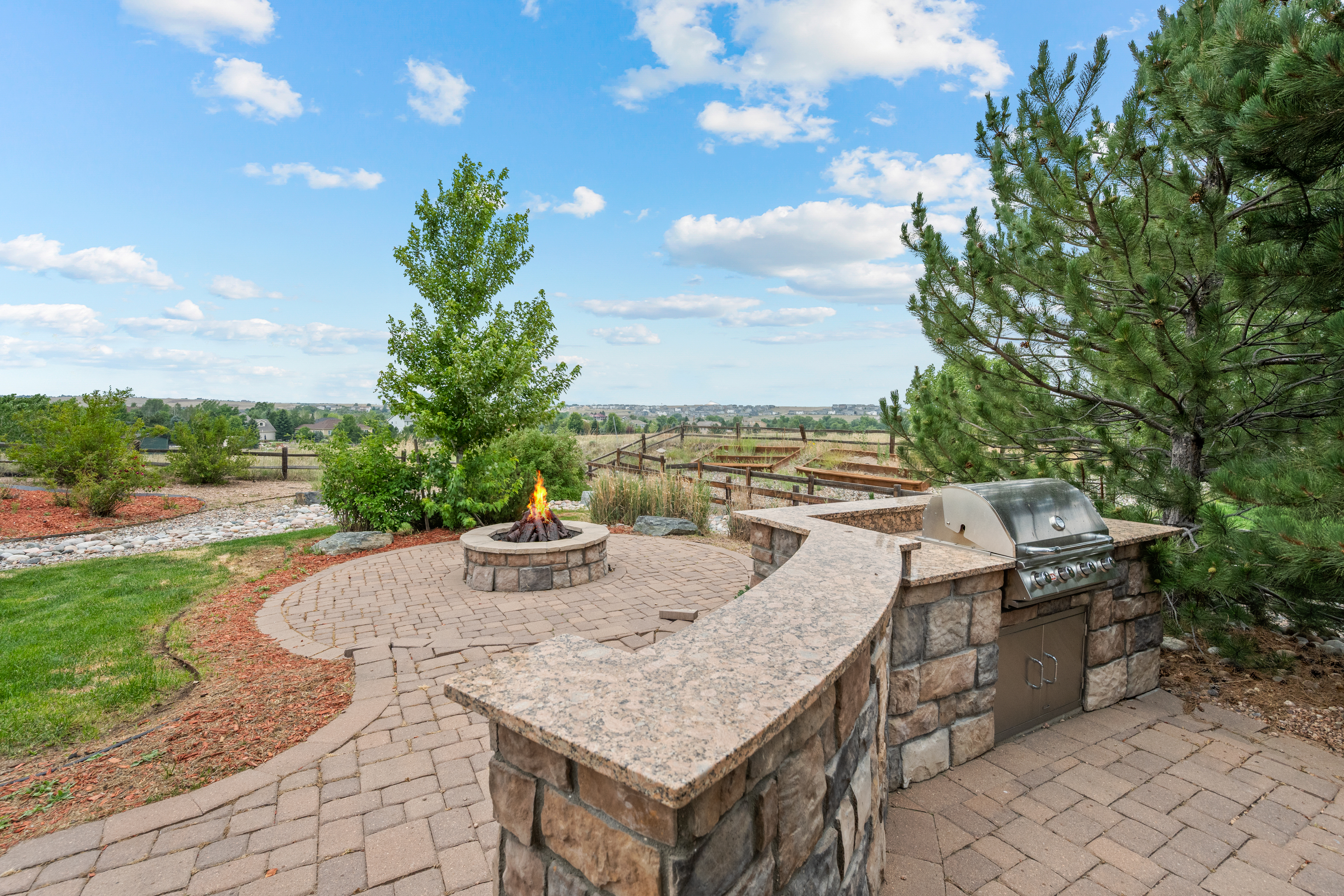  Experience elevated Colorado living in this exceptional ranch-style home. - 物件實景