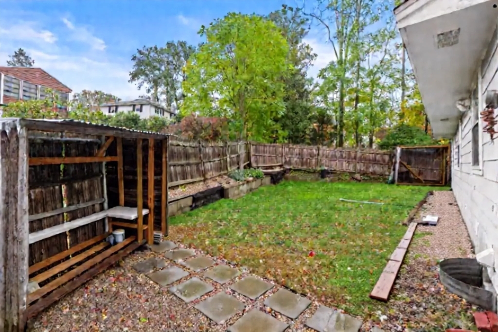 Marlborough, Massachusetts, 01752, United States, 3 Bedrooms Bedrooms, ,2 BathroomsBathrooms,Residential,For Sale,1968899