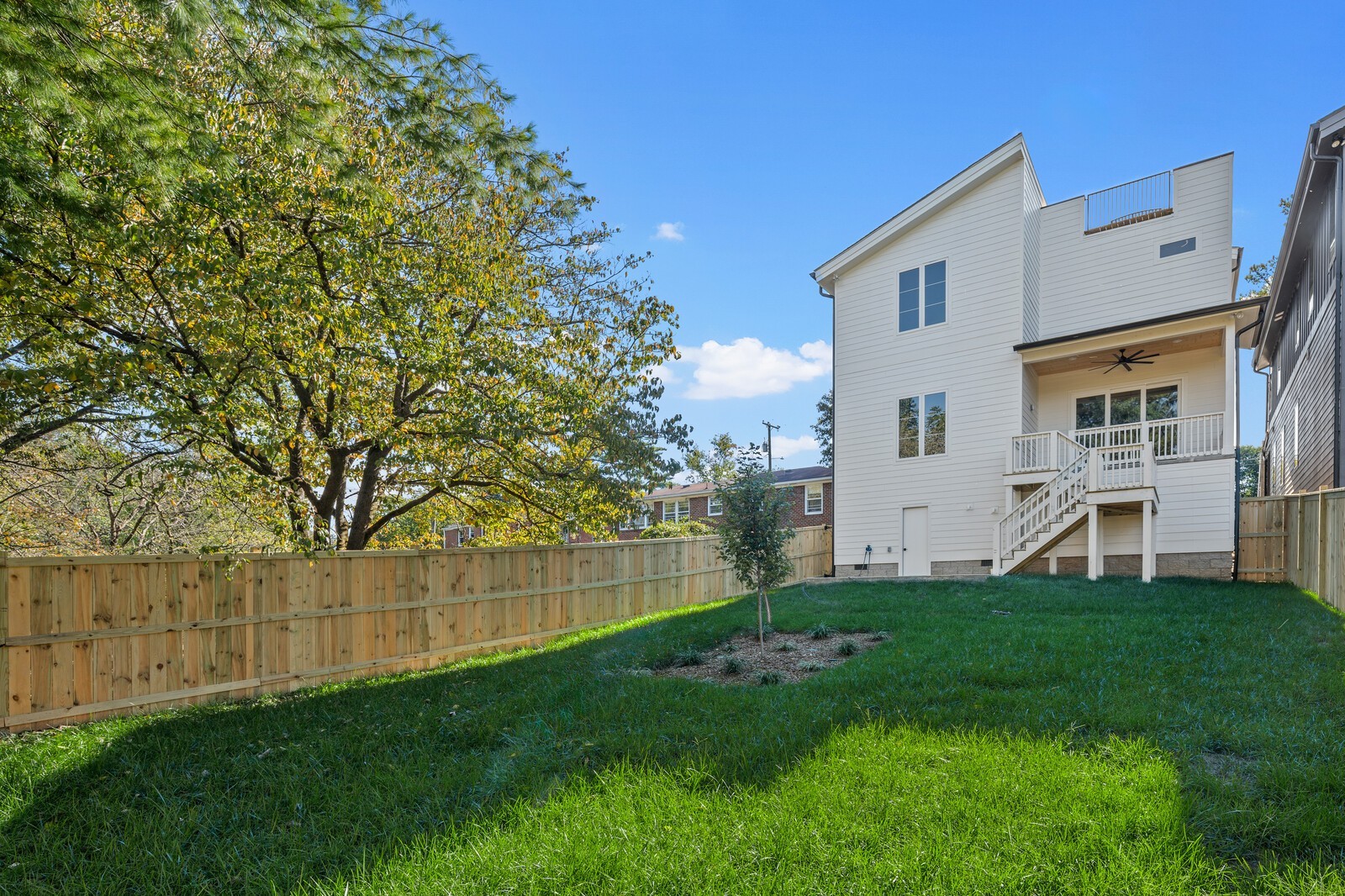 Nashville, Tennessee, 37206, United States, 4 Bedrooms Bedrooms, ,7 BathroomsBathrooms,Residential,For Sale,1989518