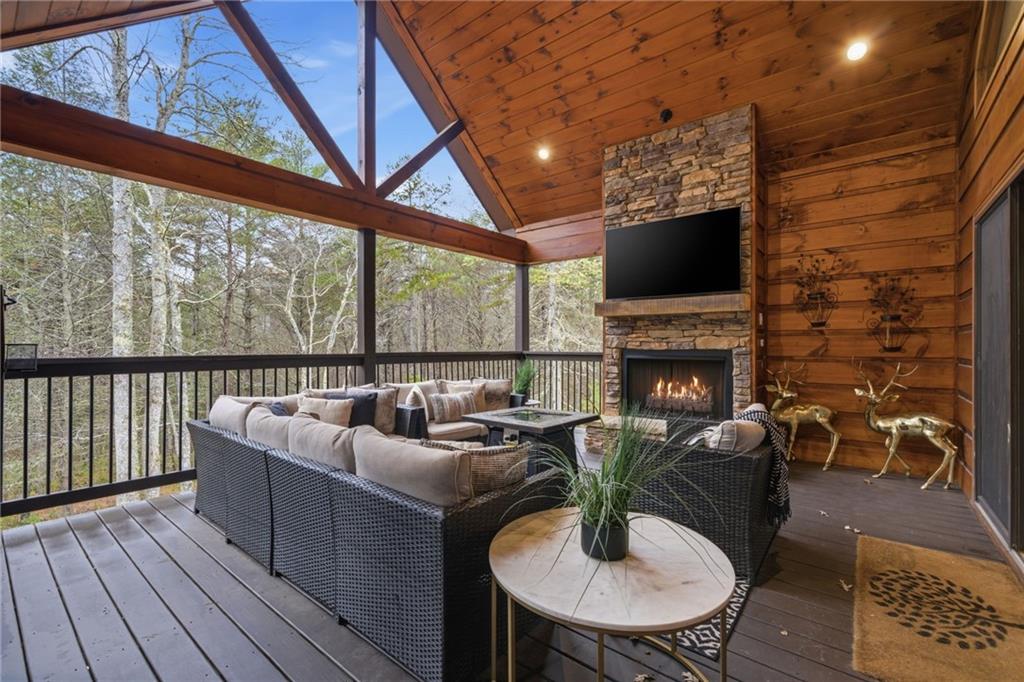 Morganton, Georgia, 30560, United States, 3 Bedrooms Bedrooms, ,2 BathroomsBathrooms,Residential,For Sale,2006455