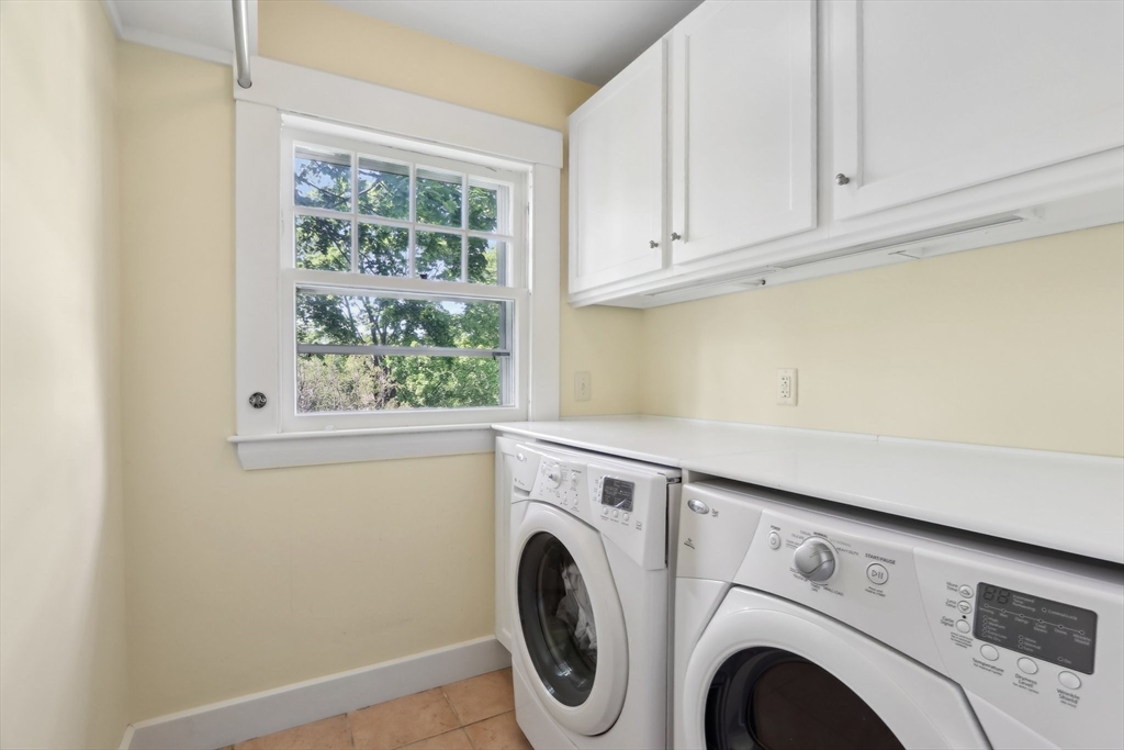 Gloucester, Massachusetts, 01930, United States, 5 Bedrooms Bedrooms, ,5 BathroomsBathrooms,Residential,For Sale,1837944
