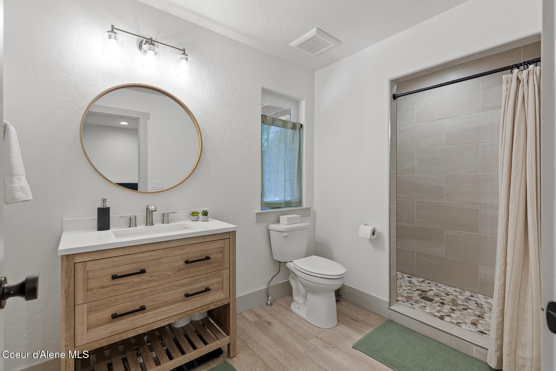 Coeur d'Alene, Idaho, 83814, United States, 3 Bedrooms Bedrooms, ,2 BathroomsBathrooms,Residential,For Sale,2049442