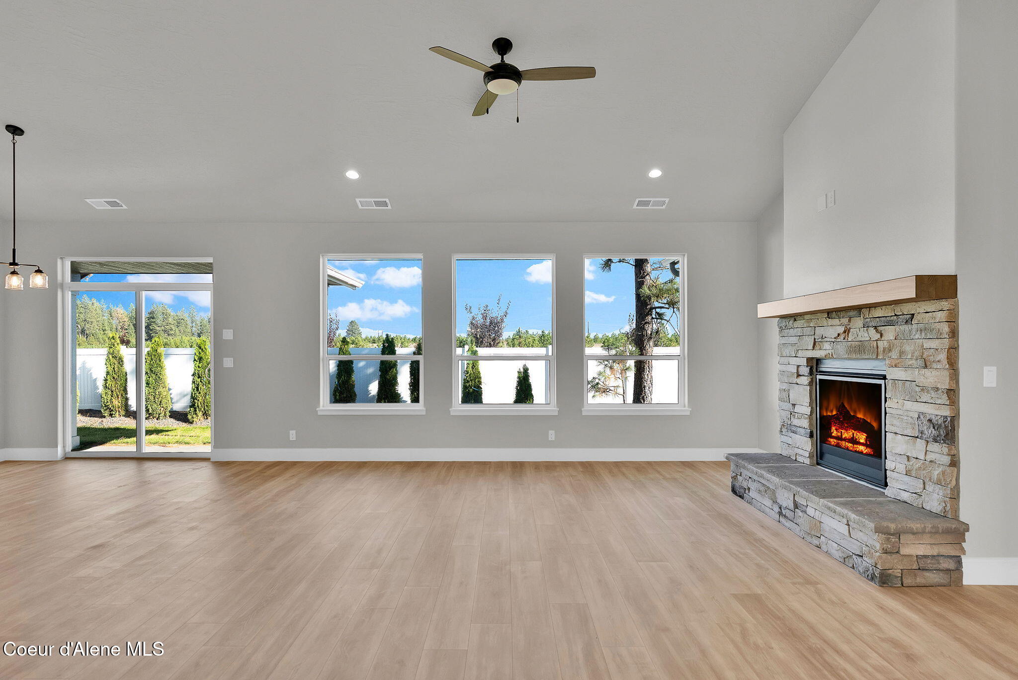 Rathdrum, Idaho, 83858, United States, 3 Bedrooms Bedrooms, ,1 BathroomBathrooms,Residential,For Sale,1999079