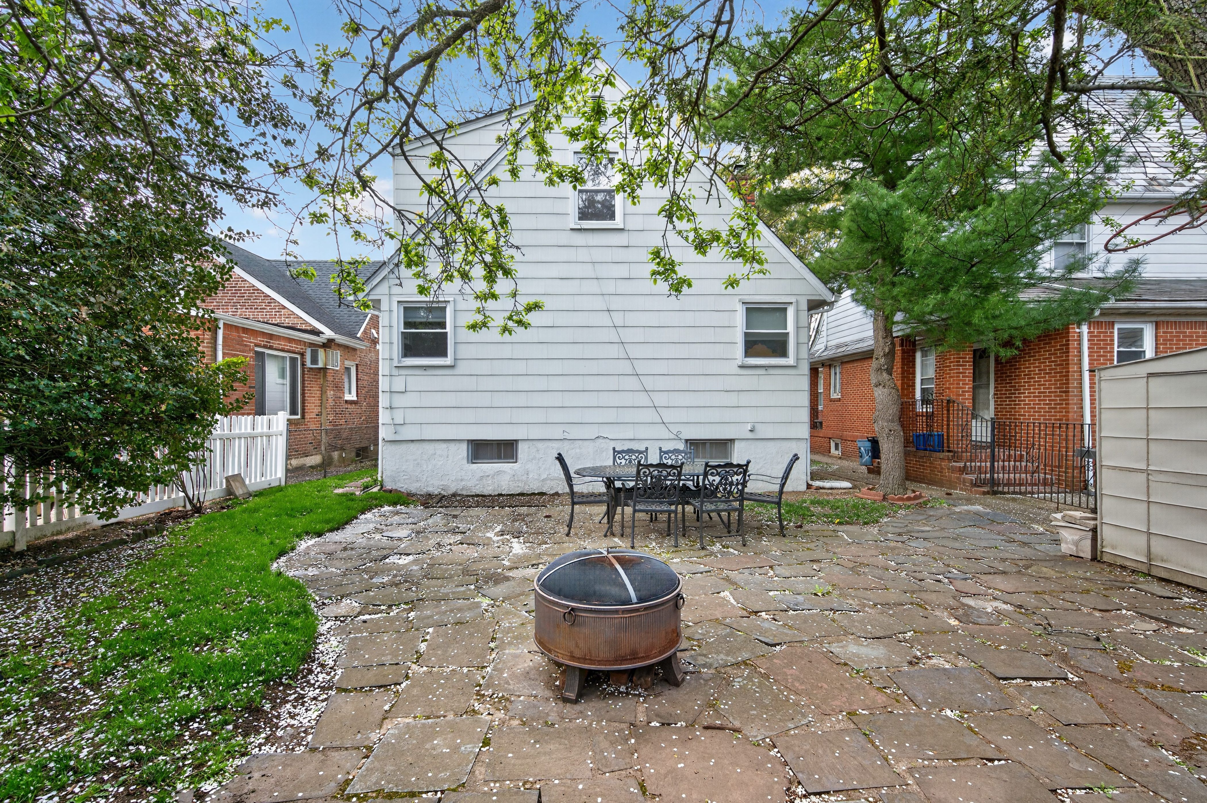  21 Whitney Avenue, Floral Park, NY, 11001 - 物件實景