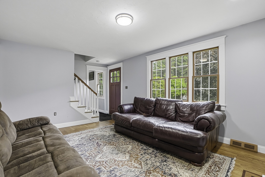 Franklin, Massachusetts, 02038, United States, 3 Bedrooms Bedrooms, ,Residential,For Sale,2048038