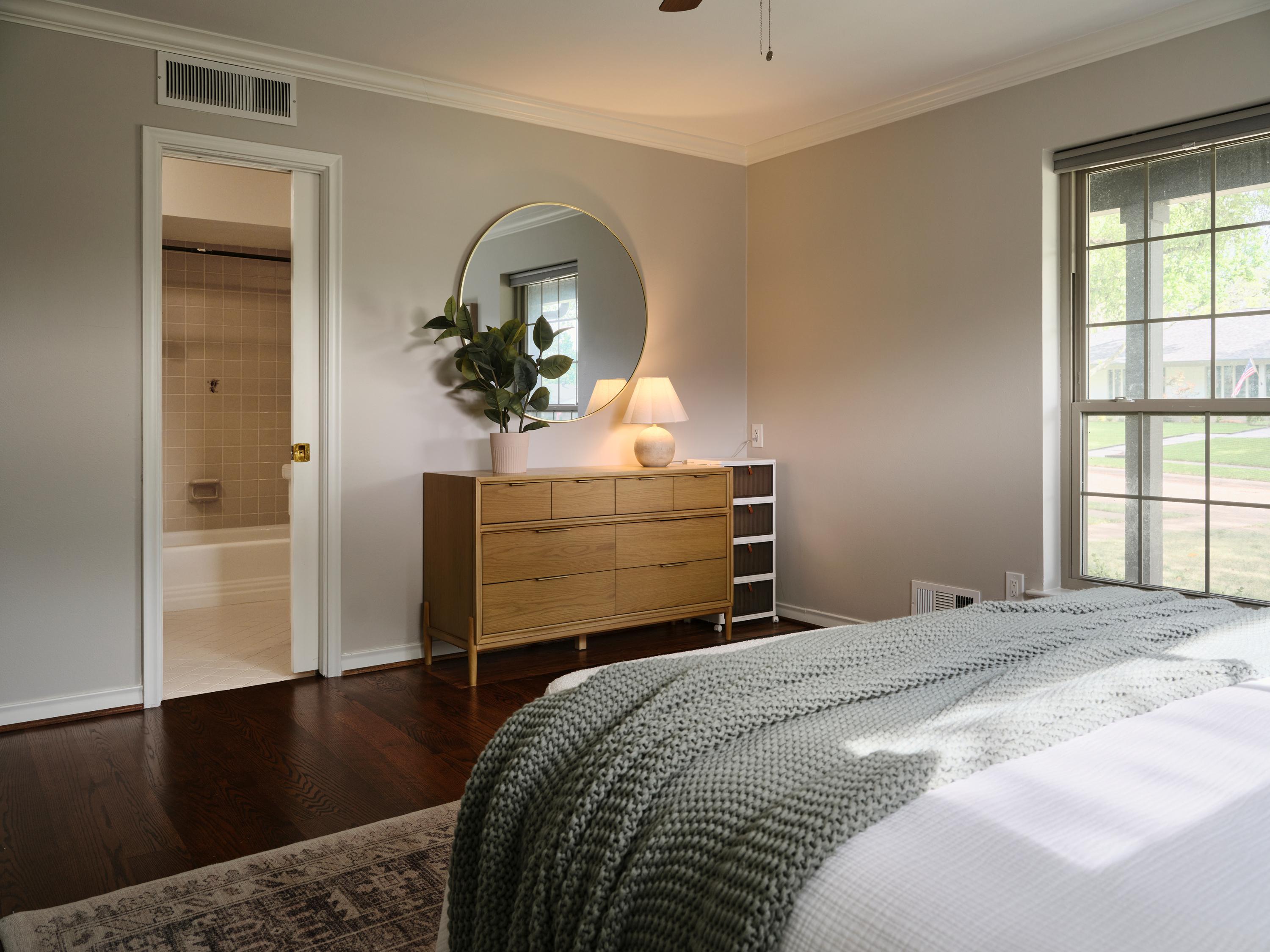  Spacious Home filled with Modern Updates and Original Charm - 物件實景