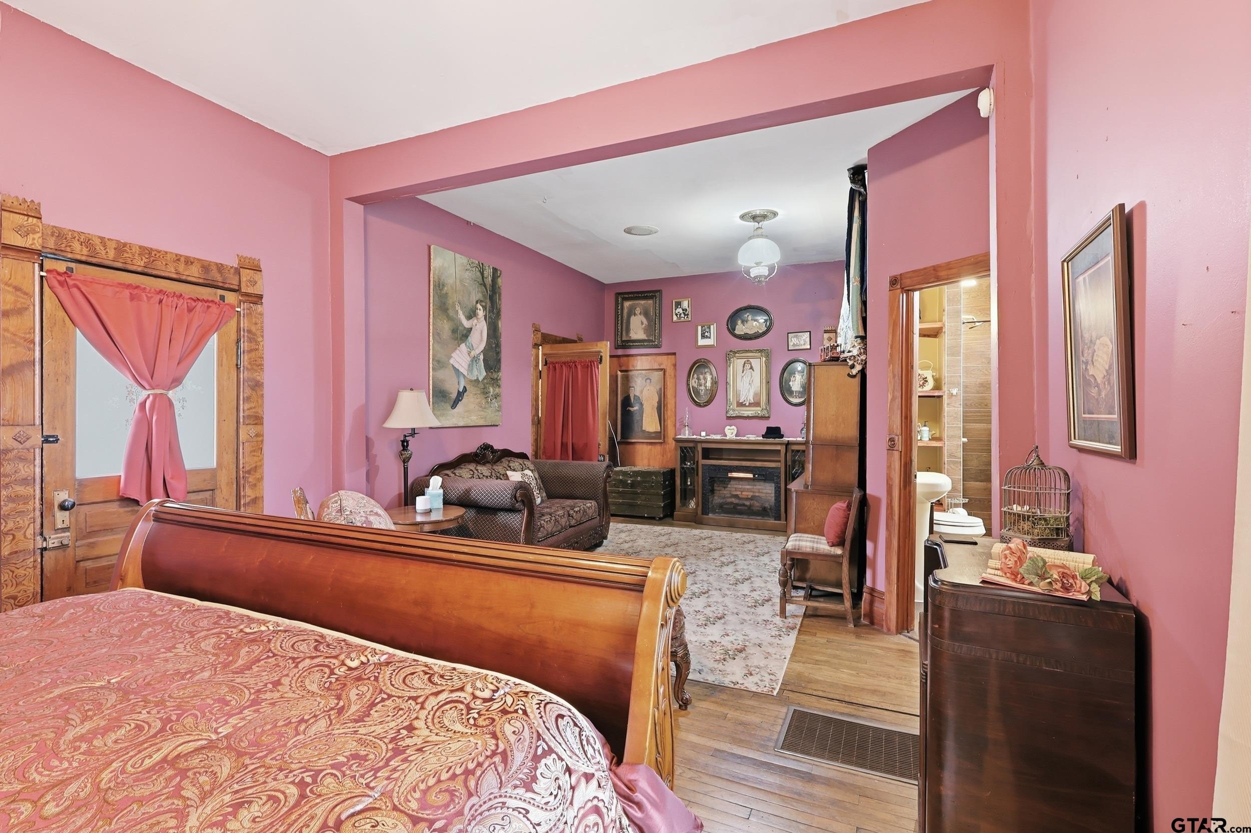 Pittsburg, Texas, 75686, United States, 6 Bedrooms Bedrooms, ,8 BathroomsBathrooms,Residential,For Sale,2005846