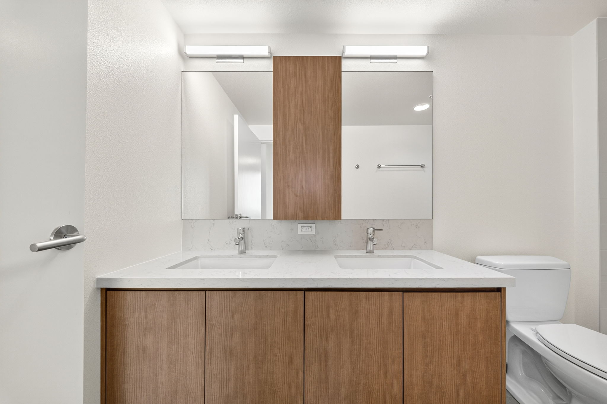 Honolulu, Hawaii, 96814, United States, 2 Bedrooms Bedrooms, ,2 BathroomsBathrooms,Residential,For Sale,1990475