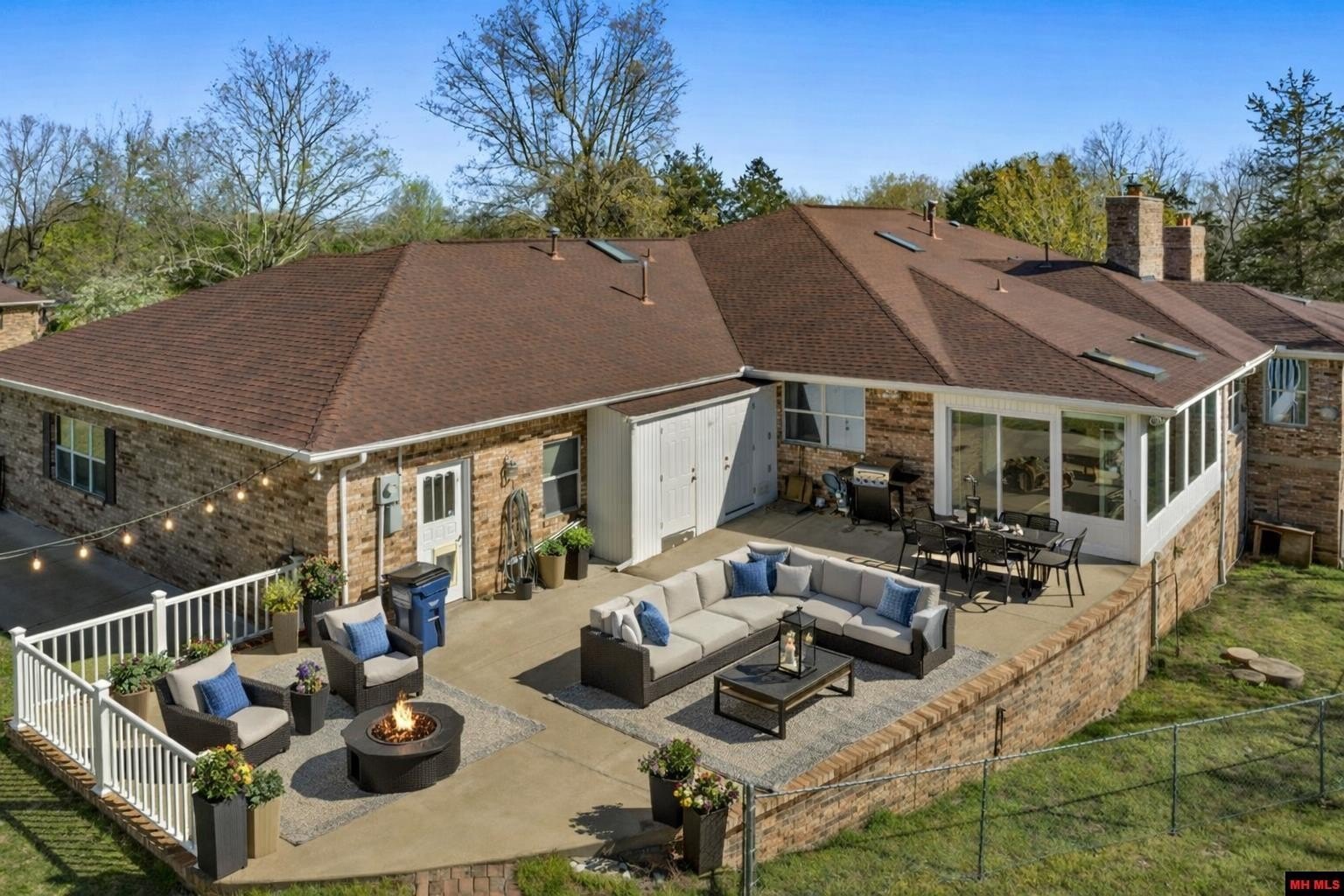 Mountain Home, Arkansas, 72653, United States, 3 Bedrooms Bedrooms, ,4 BathroomsBathrooms,Residential,For Sale,2036578