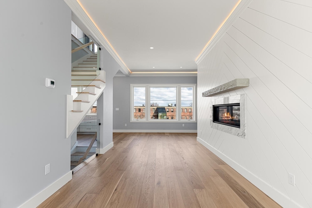 Waltham, Massachusetts, 02453, United States, 4 Bedrooms Bedrooms, ,4 BathroomsBathrooms,Residential,For Sale,1997140