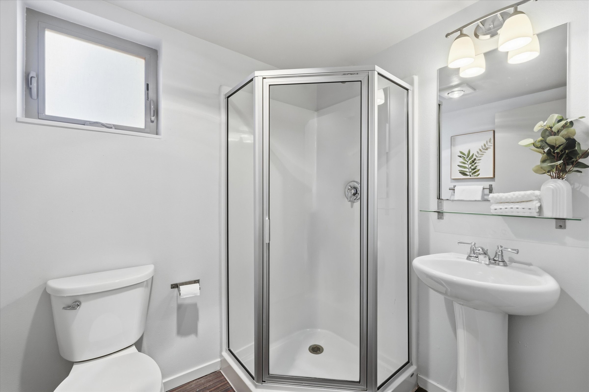  2421 Wickstrom Place SW, Seattle, WA 98116 - 物件實景