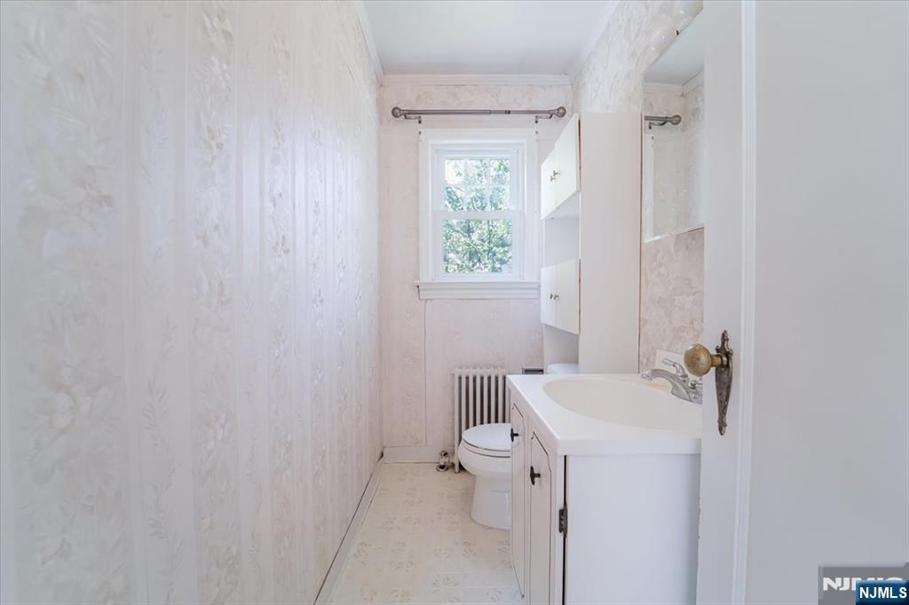 Wyckoff, New Jersey, 07481, United States, 5 Bedrooms Bedrooms, ,3 BathroomsBathrooms,Residential,For Sale,1920026