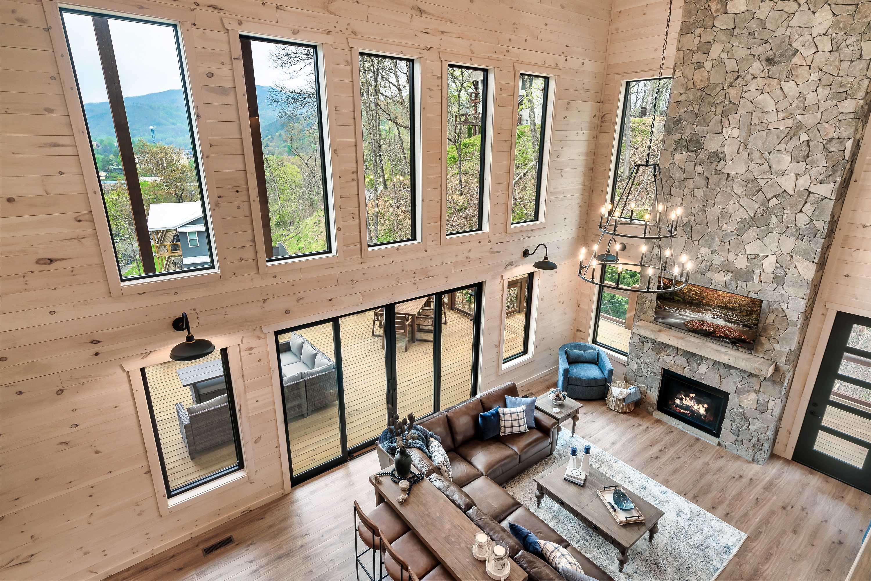 Gatlinburg, Tennessee, 37738, United States, 5 Bedrooms Bedrooms, ,4 BathroomsBathrooms,Residential,For Sale,1920322