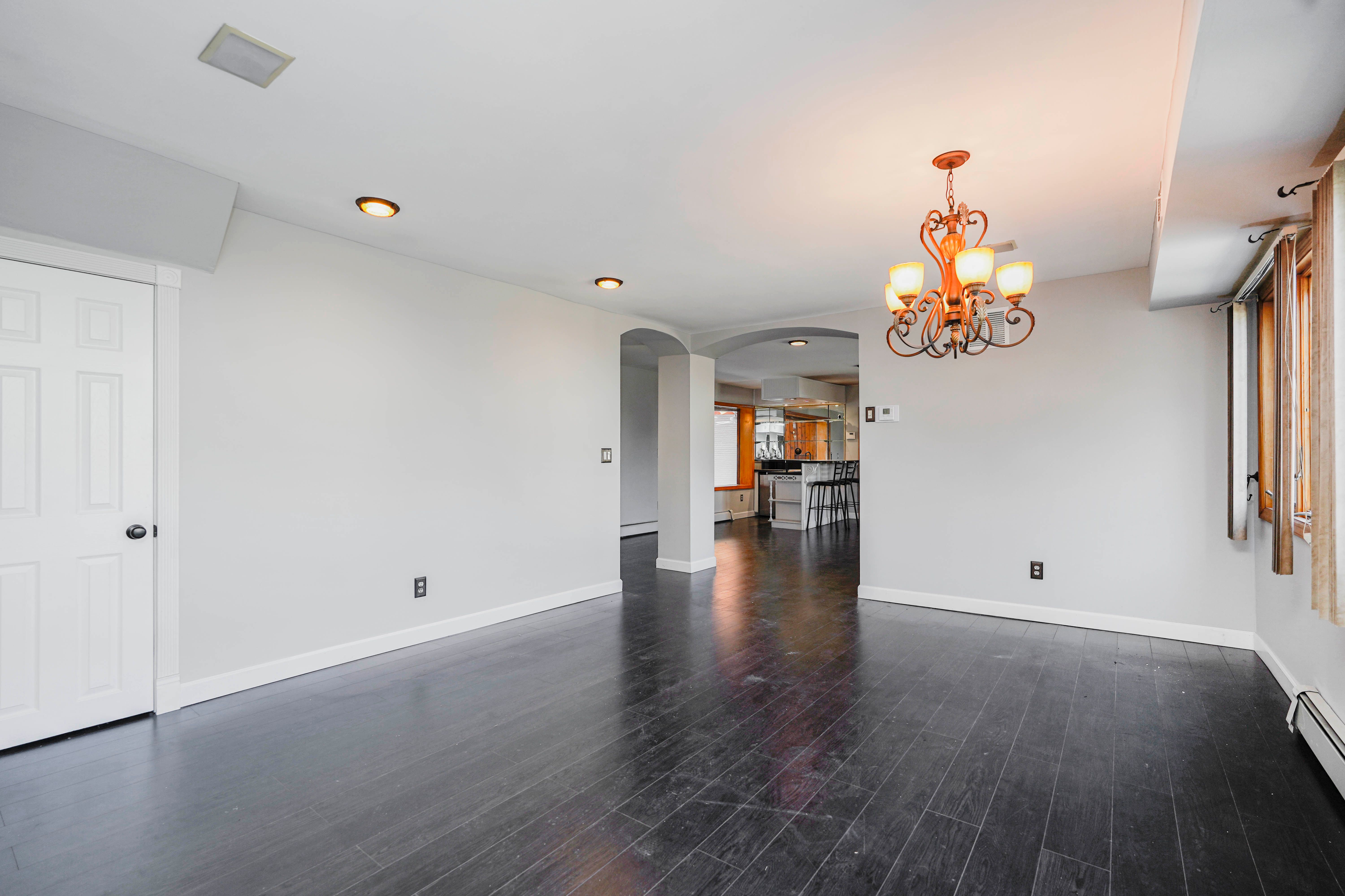 Staten Island, New York, 10314, United States, 4 Bedrooms Bedrooms, ,2 BathroomsBathrooms,Residential,For Sale,1895185
