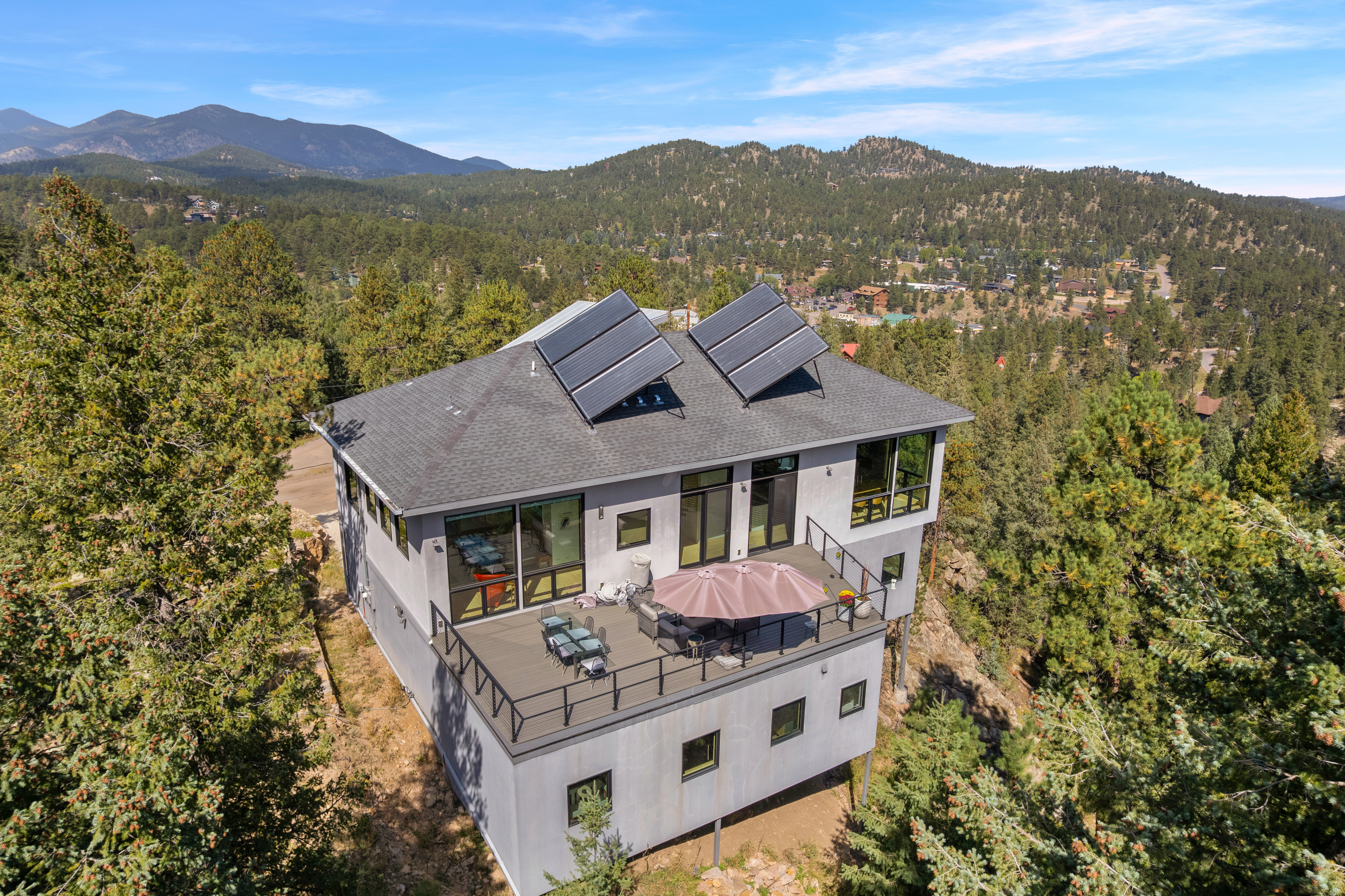  Modern Mountain Residence with Dramatic Architecture - 物件實景