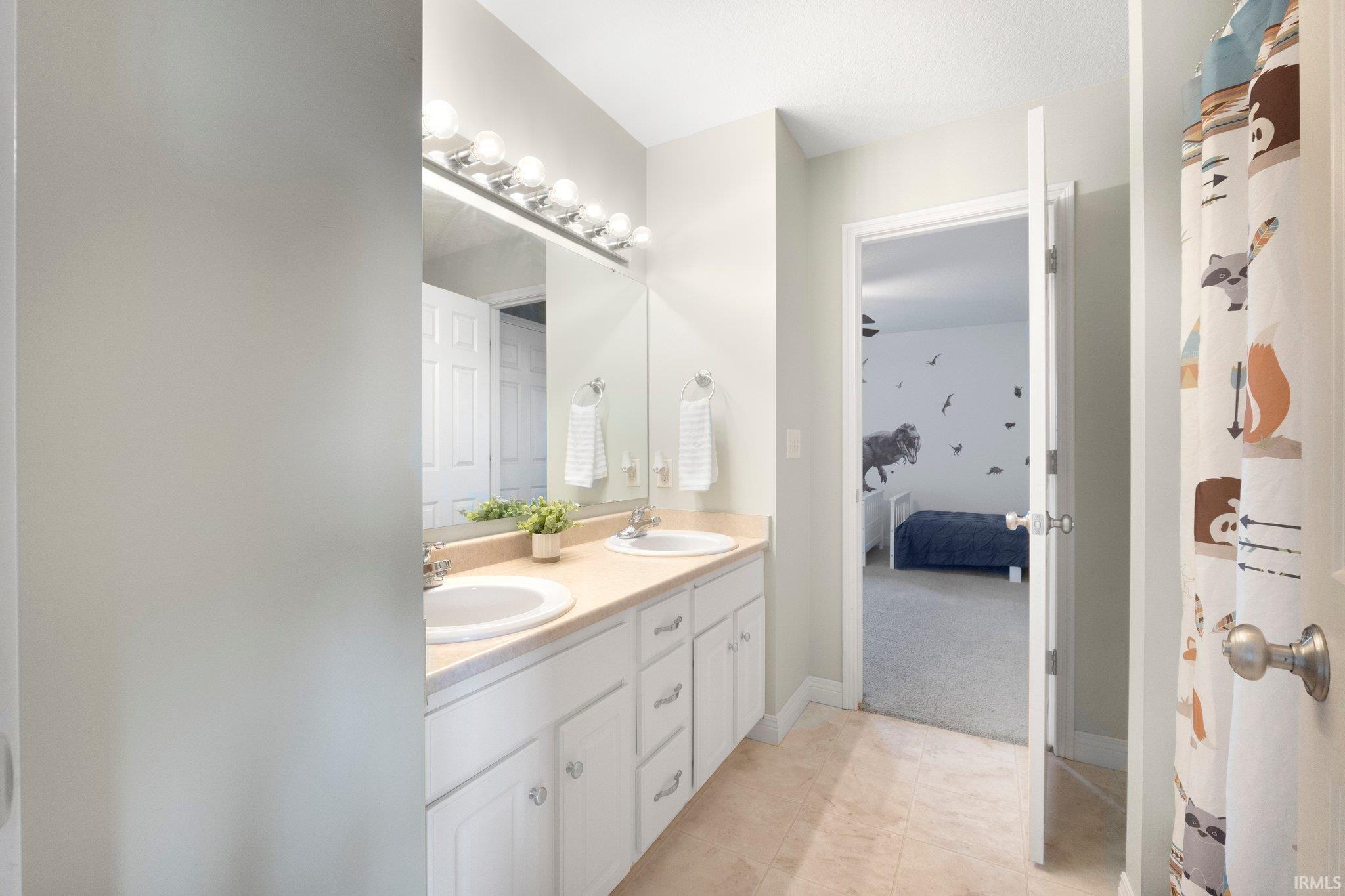 Leo, Indiana, 46765-9347, United States, 4 Bedrooms Bedrooms, ,5 BathroomsBathrooms,Residential,For Sale,1975042