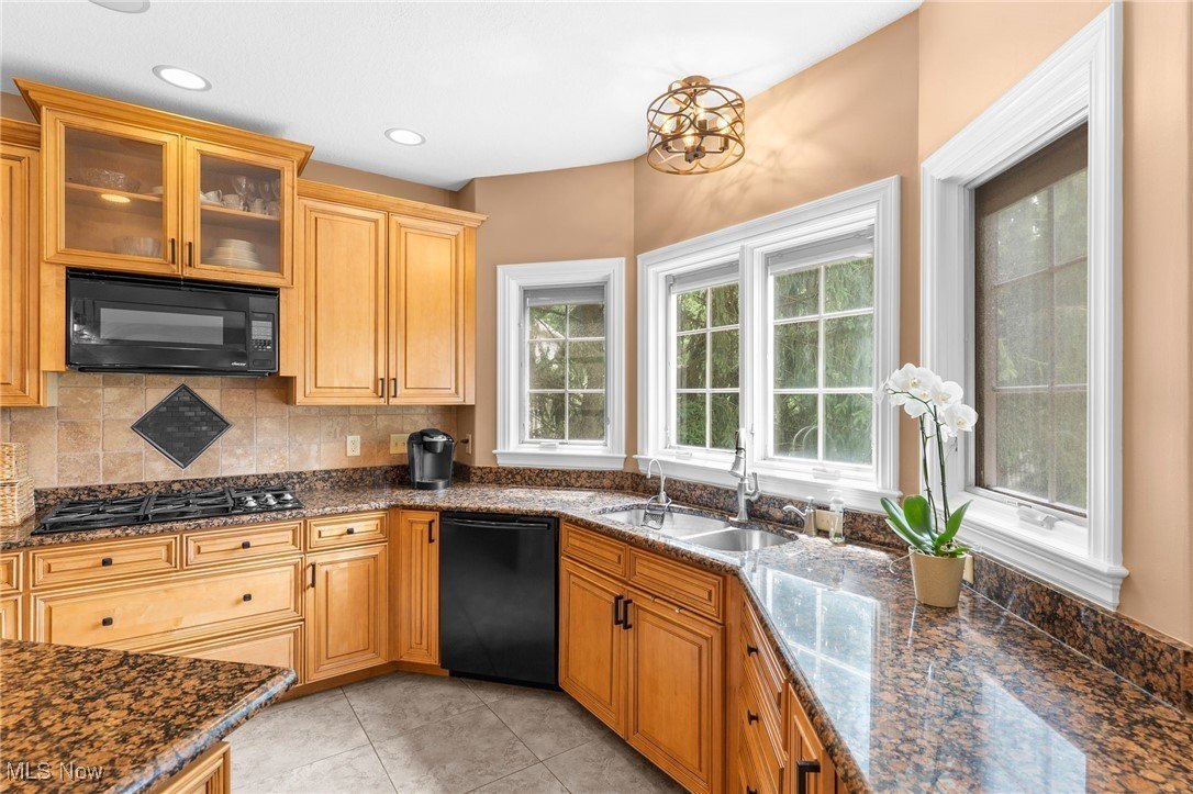 Poland, Ohio, 44514, United States, 5 Bedrooms Bedrooms, ,5 BathroomsBathrooms,Residential,For Sale,1895339