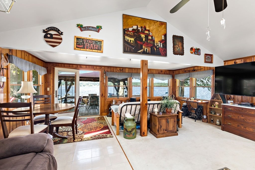 Lakeville, Massachusetts, 02347, United States, 2 Bedrooms Bedrooms, ,1 BathroomBathrooms,Residential,For Sale,1924540