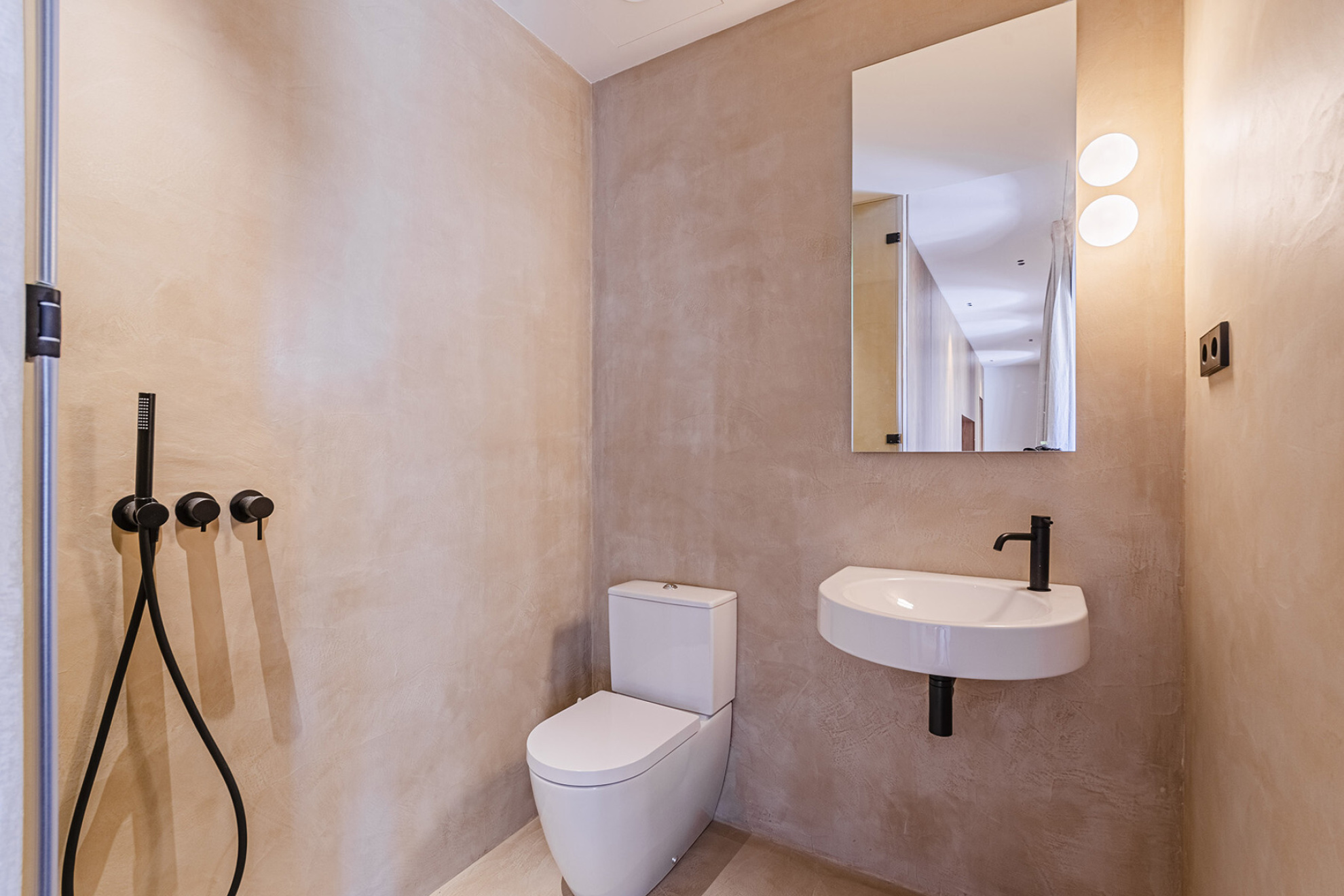  Stunning renovated property with panoramic views and abundant natural light - 物件實景
