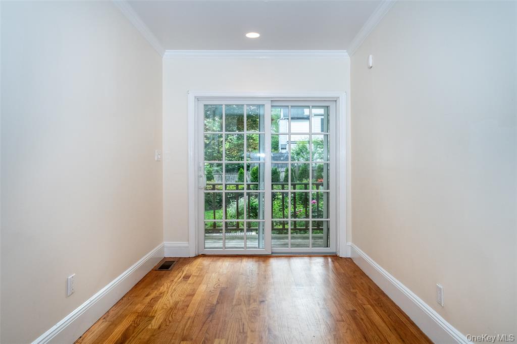 New Rochelle, New York, 10801, United States, 5 Bedrooms Bedrooms, ,4 BathroomsBathrooms,Residential,For Sale,2048483