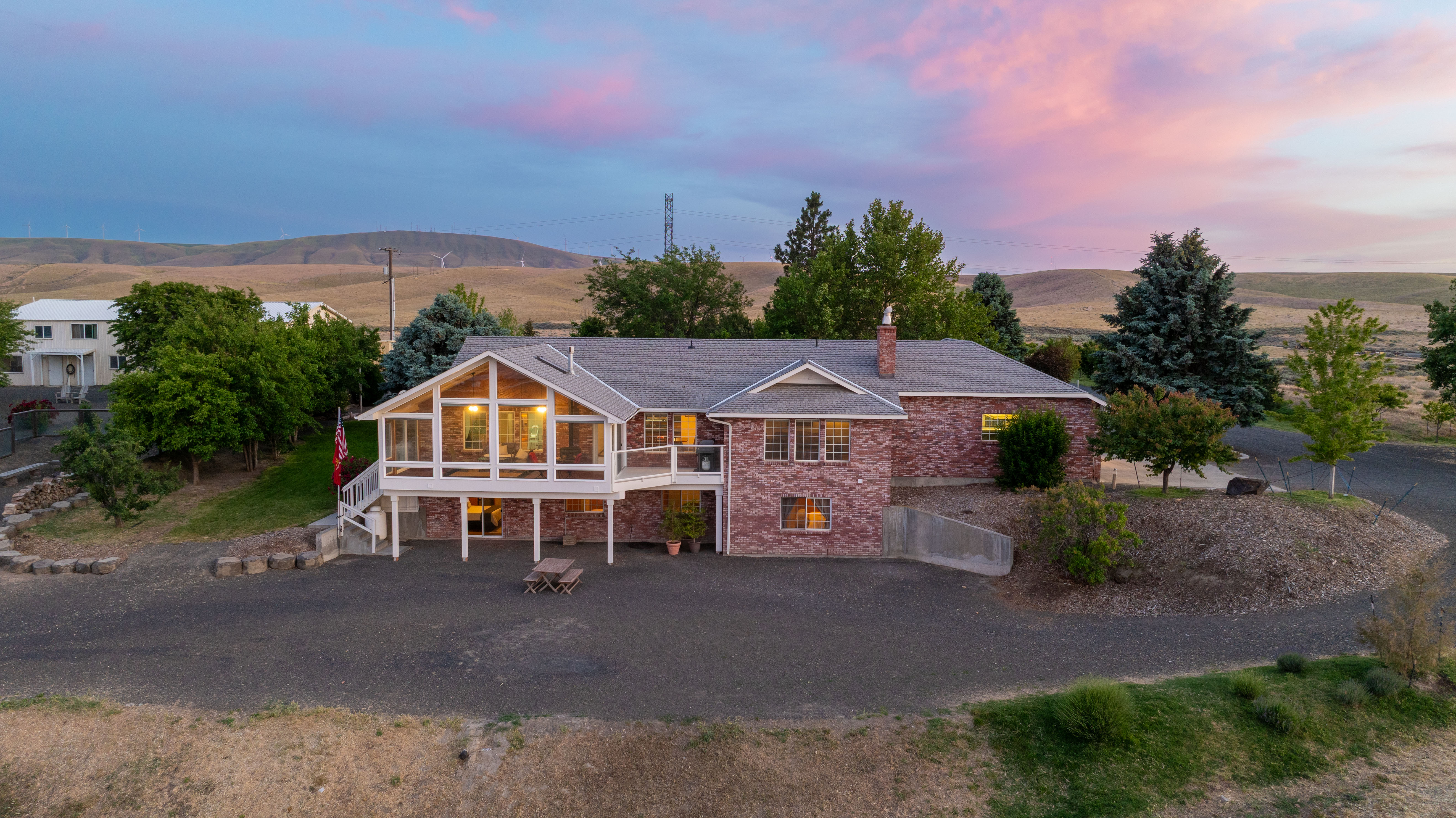  One of Kennewick’s Most Unique Estate Properties - 物件實景