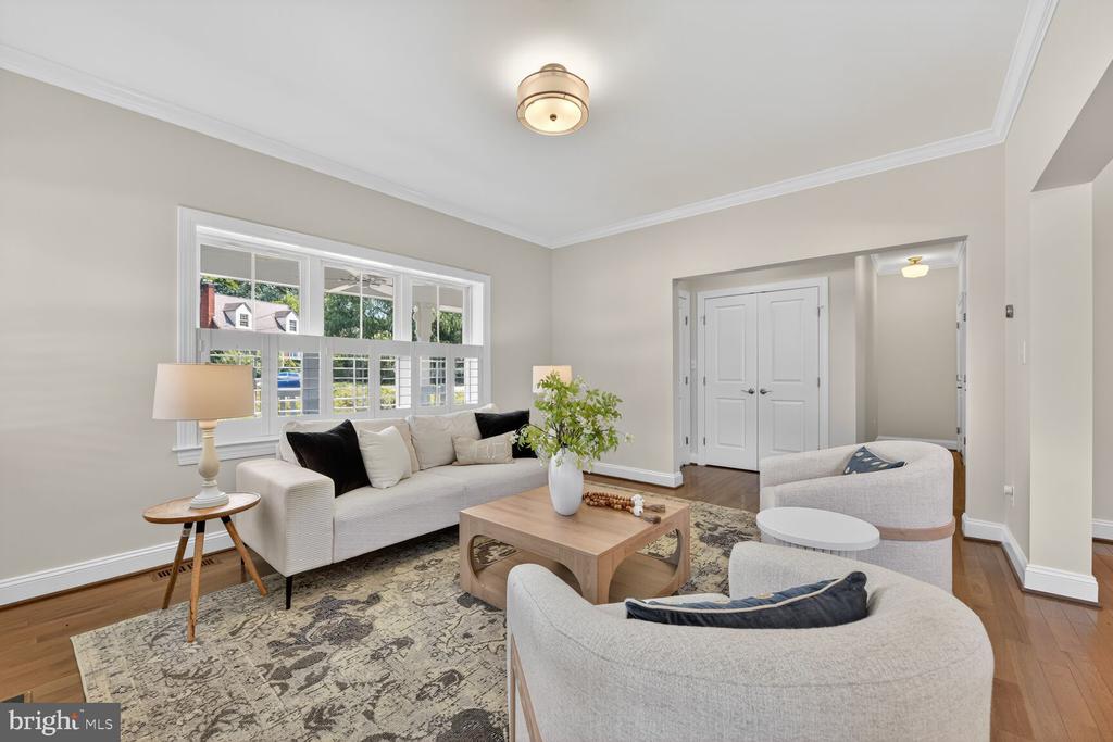 Arlington, Virginia, 22213, United States, 5 Bedrooms Bedrooms, ,5 BathroomsBathrooms,Residential,For Sale,1982488