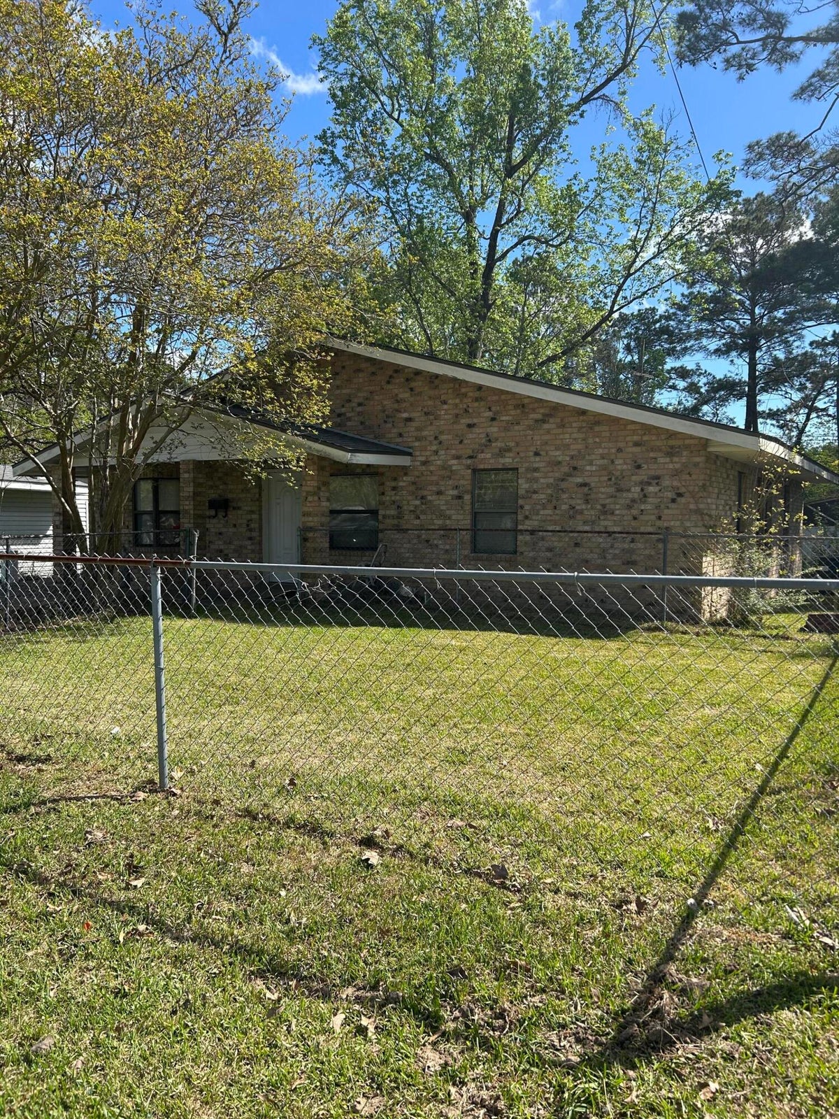 Anderson Dr, Leesville, LA 71446