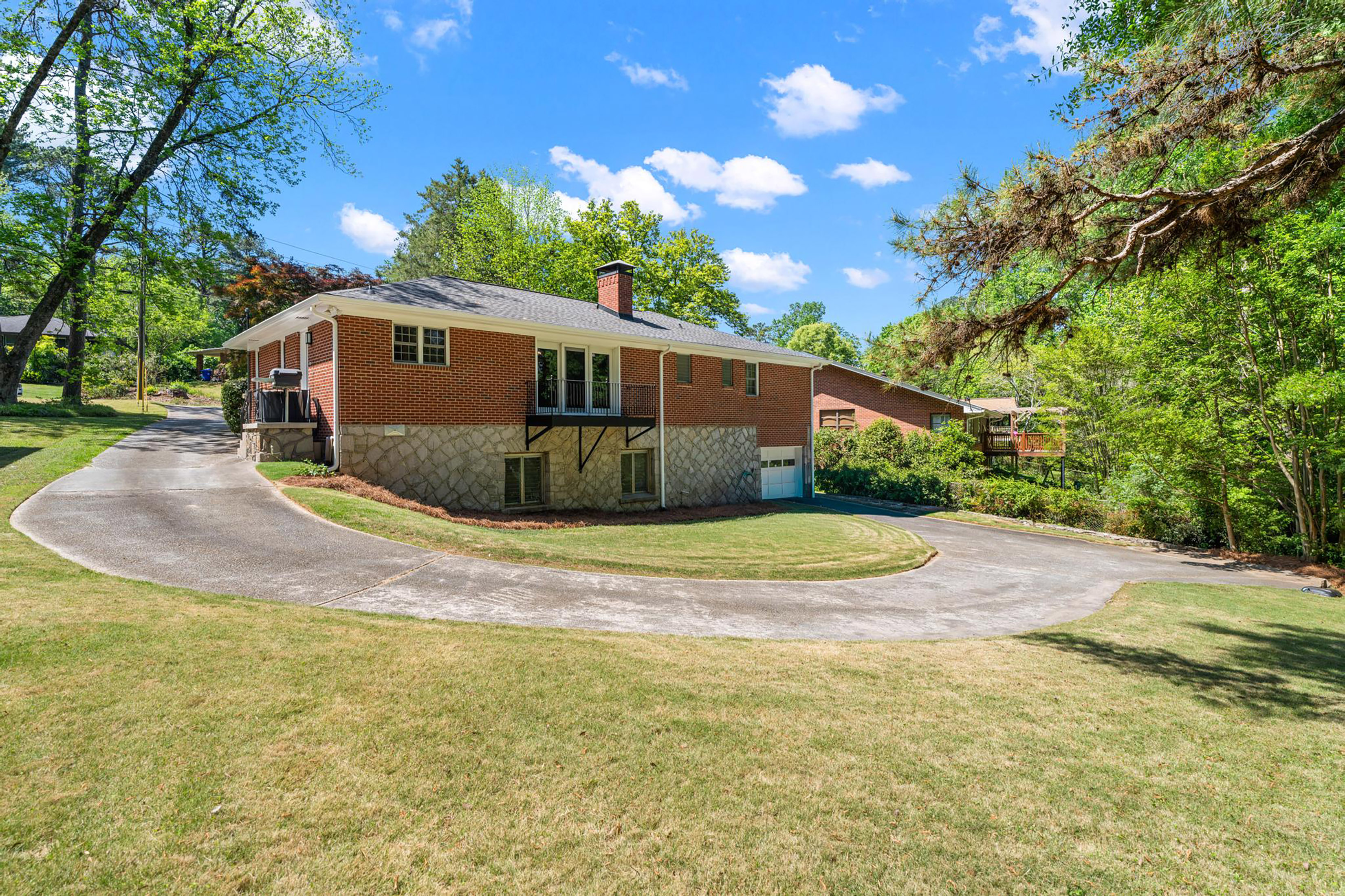  Lovely Ranch Home with Striking Curb Appeal and Modern Updates - 物件實景