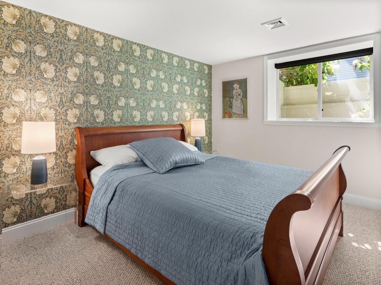 Burlington, Vermont, 05401, United States, 2 Bedrooms Bedrooms, ,2 BathroomsBathrooms,Residential,For Sale,1927206