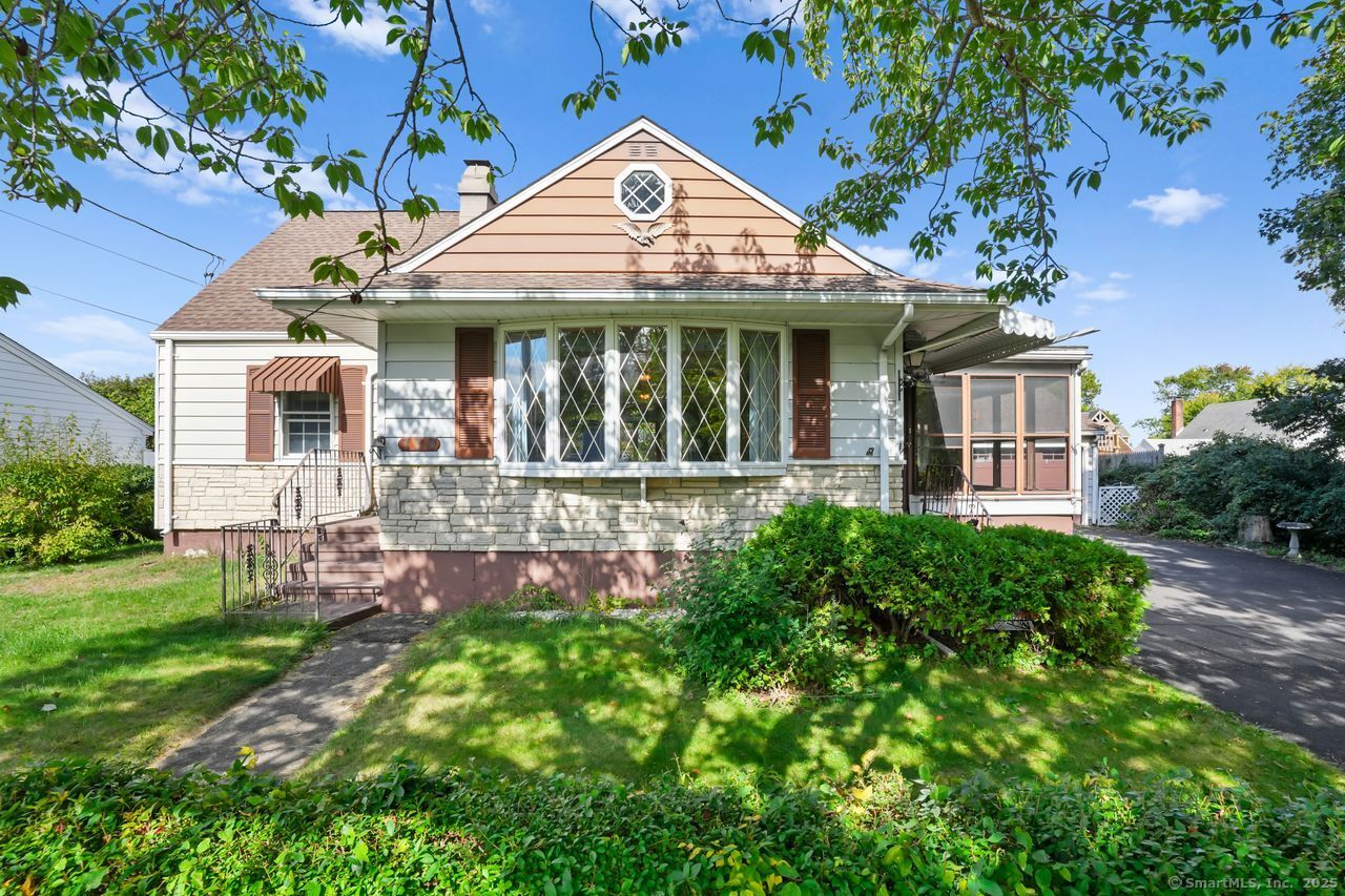 Stratford, Connecticut, 06615, United States, 3 Bedrooms Bedrooms, ,1 BathroomBathrooms,Residential,For Sale,1965569