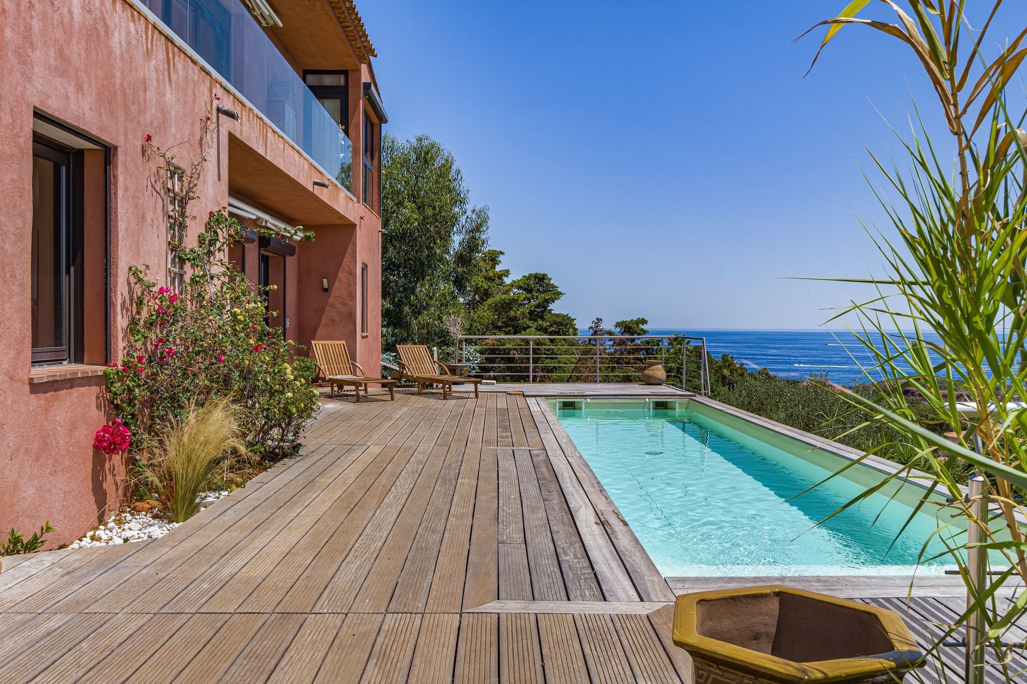  Anthéor, contemporary villa for sale, panoramic Mediterranean views, pool and l… - 物件實景