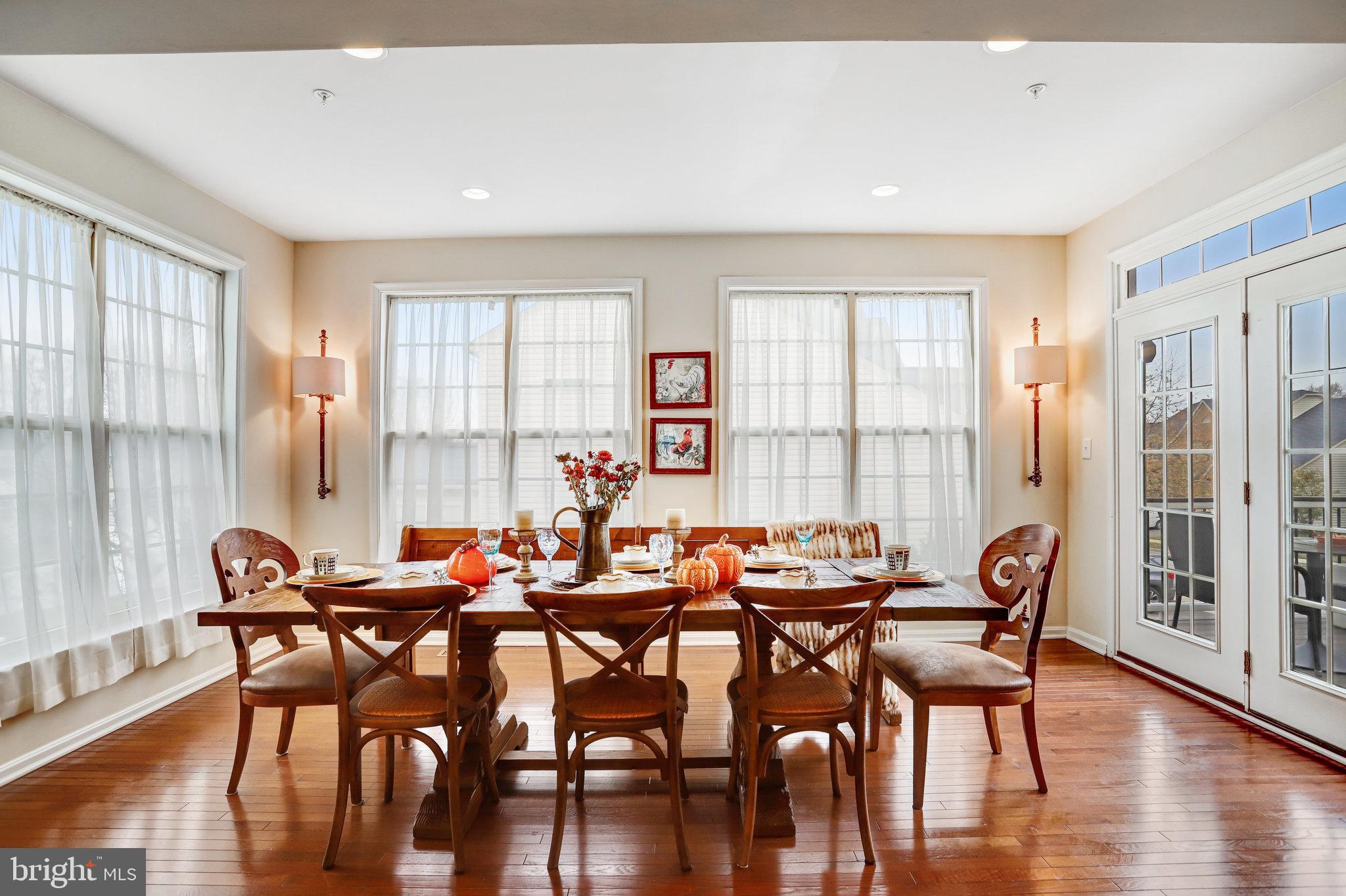 Lanham, Maryland, 20706, United States, 6 Bedrooms Bedrooms, ,5 BathroomsBathrooms,Residential,For Sale,2002849