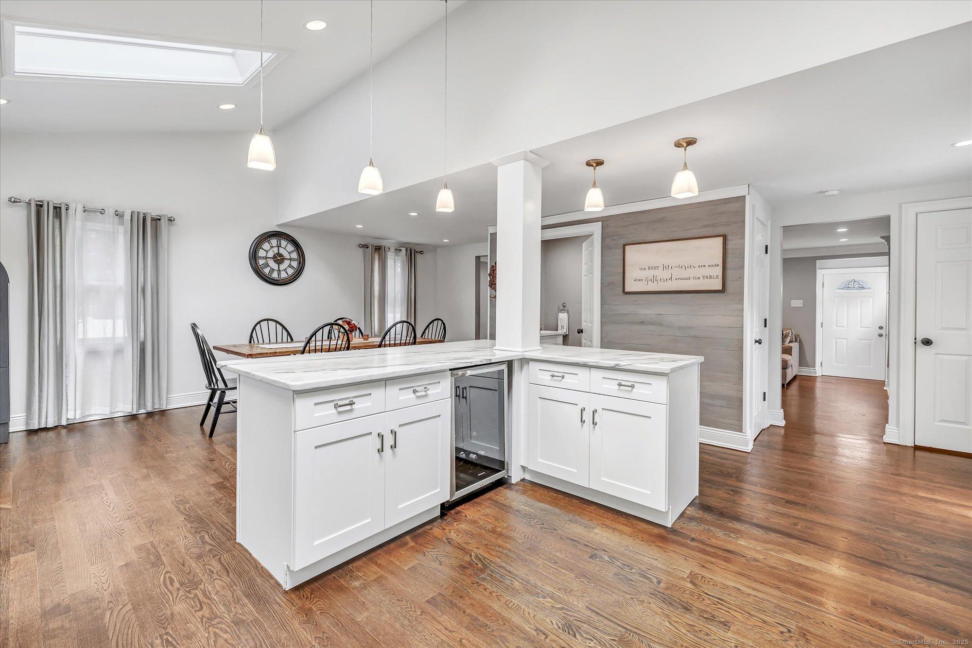 Stratford, Connecticut, 06614, United States, 3 Bedrooms Bedrooms, ,2 BathroomsBathrooms,Residential,For Sale,1978049