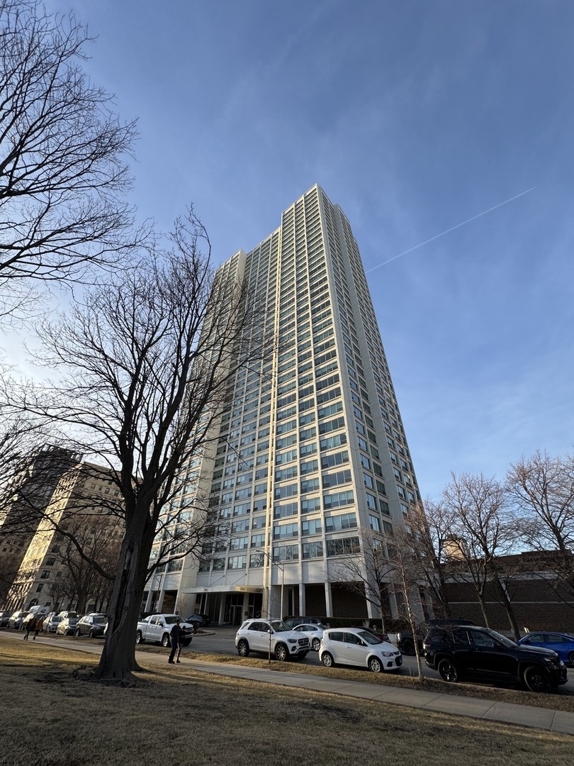 Chicago, Illinois, 60637, United States, 3 Bedrooms Bedrooms, ,3 BathroomsBathrooms,Residential,For Sale,1752427