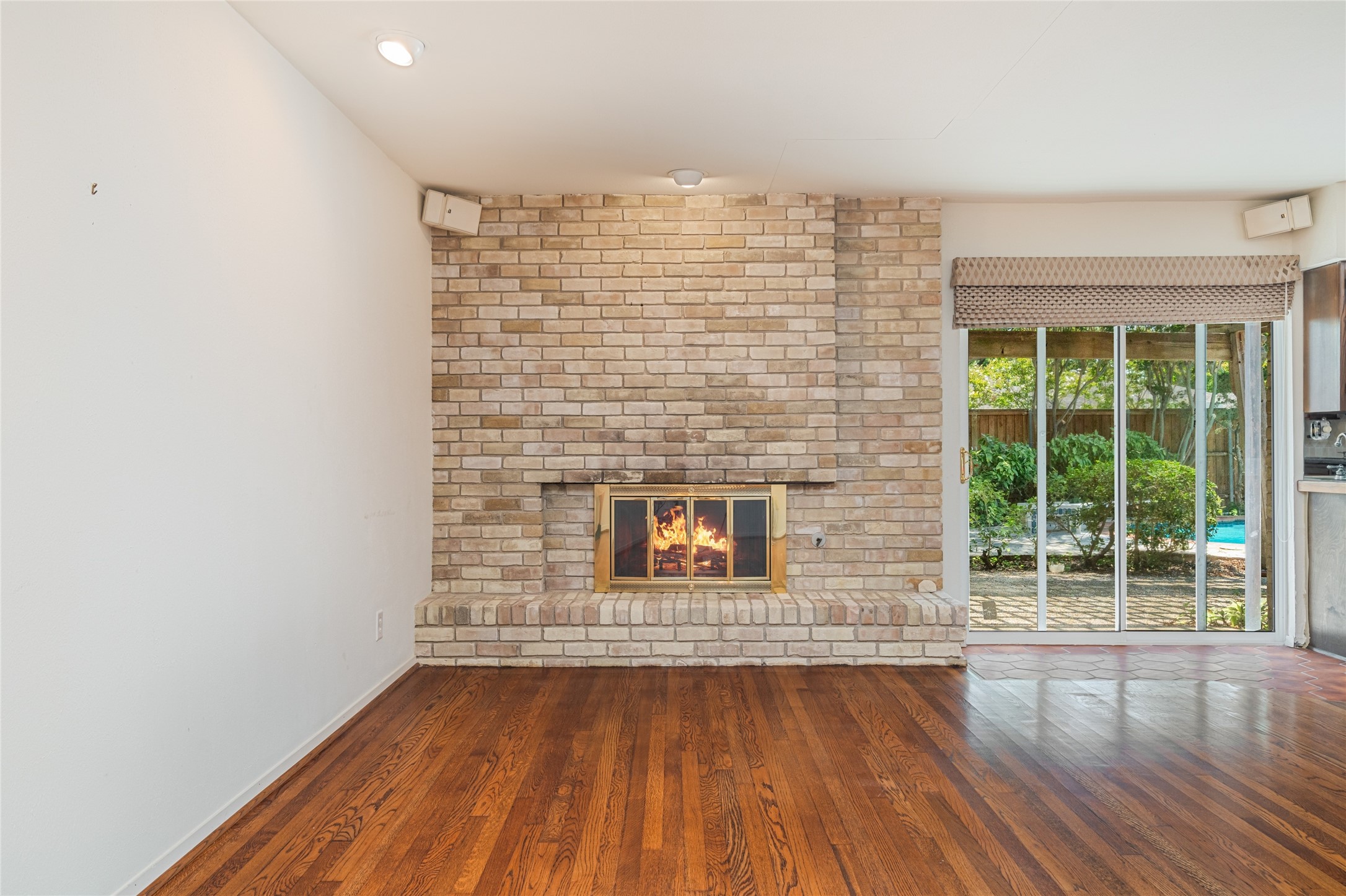 Dallas, Texas, 75244, United States, 4 Bedrooms Bedrooms, ,2 BathroomsBathrooms,Residential,For Sale,1991036