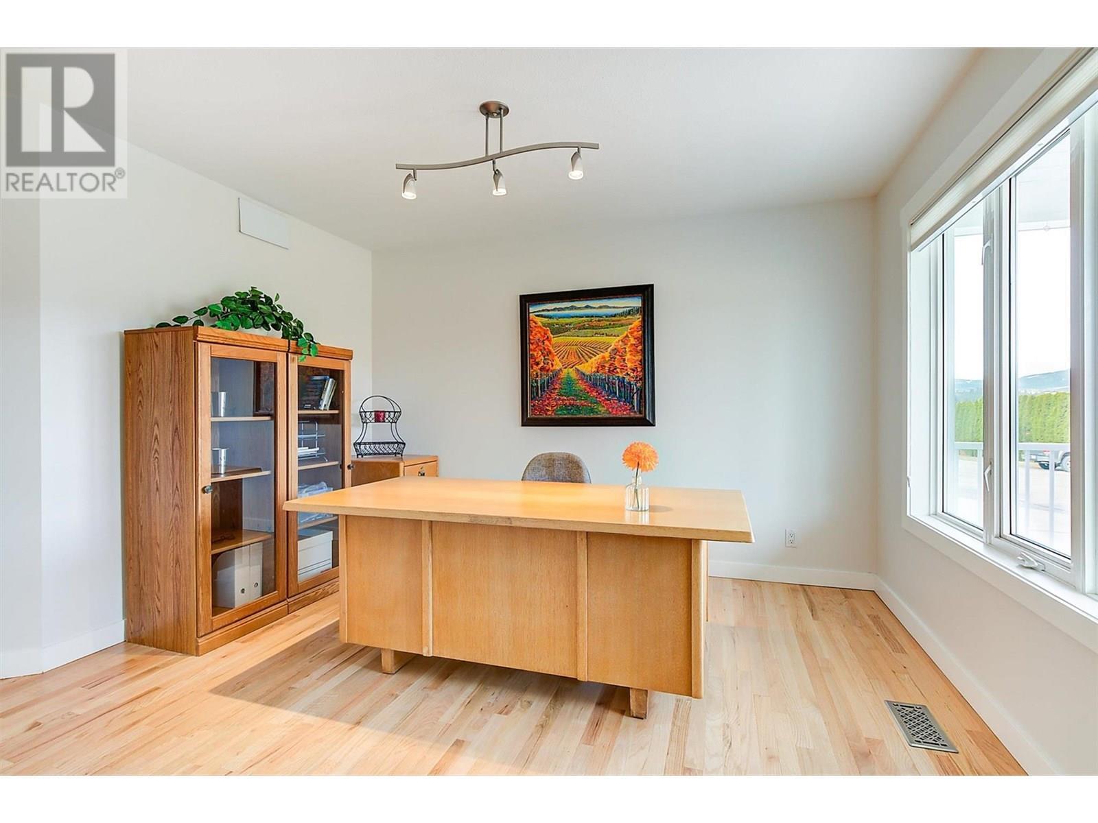 KELOWNA, British Columbia, V1V 2G6, CA, 5 Bedrooms Bedrooms, ,4 BathroomsBathrooms,Residential,For Sale,1838260